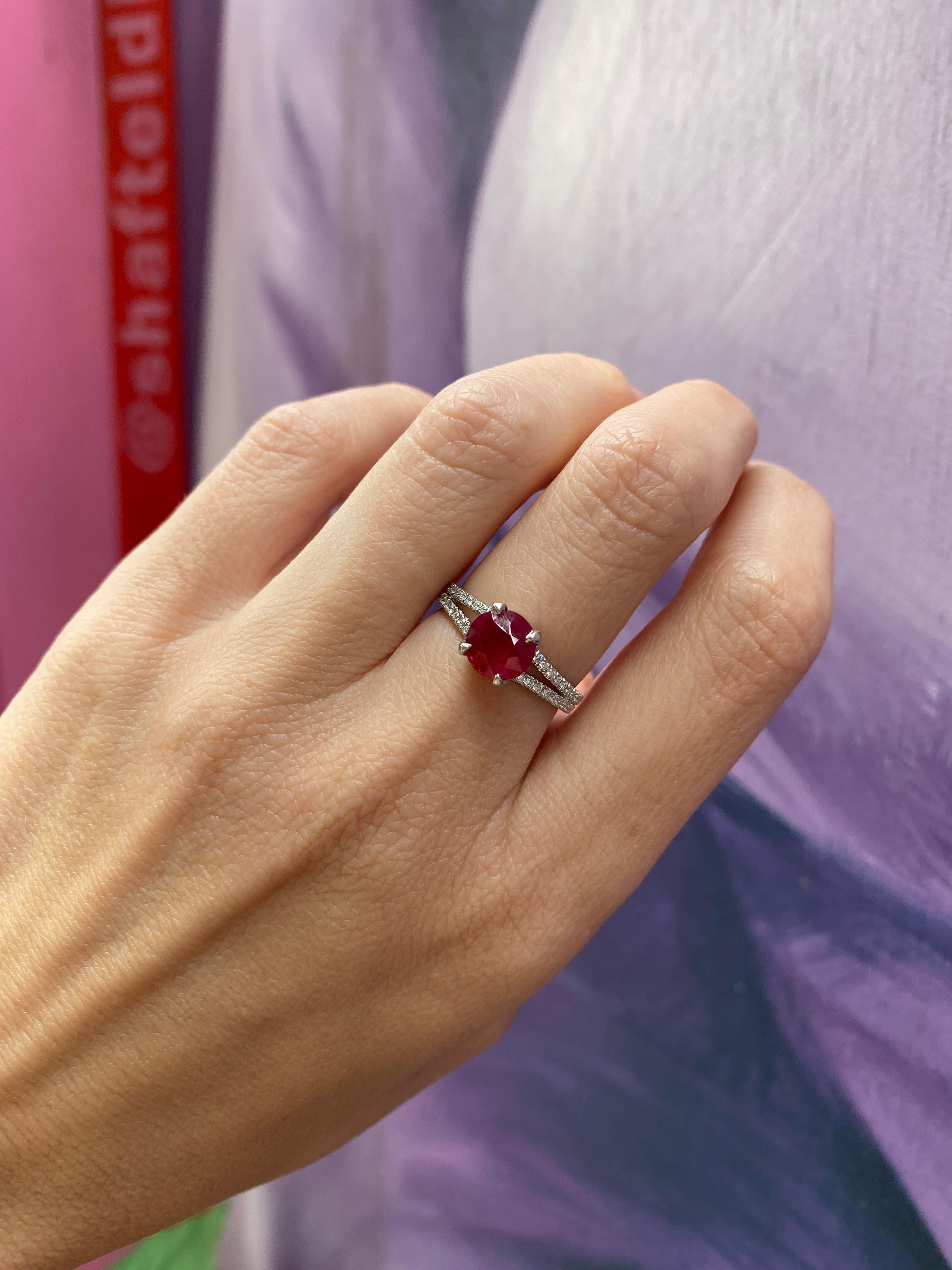 GIA Certified 2.05 Carat Pigeon Blood Round Ruby & Diamond Platinum Ring For Sale 14