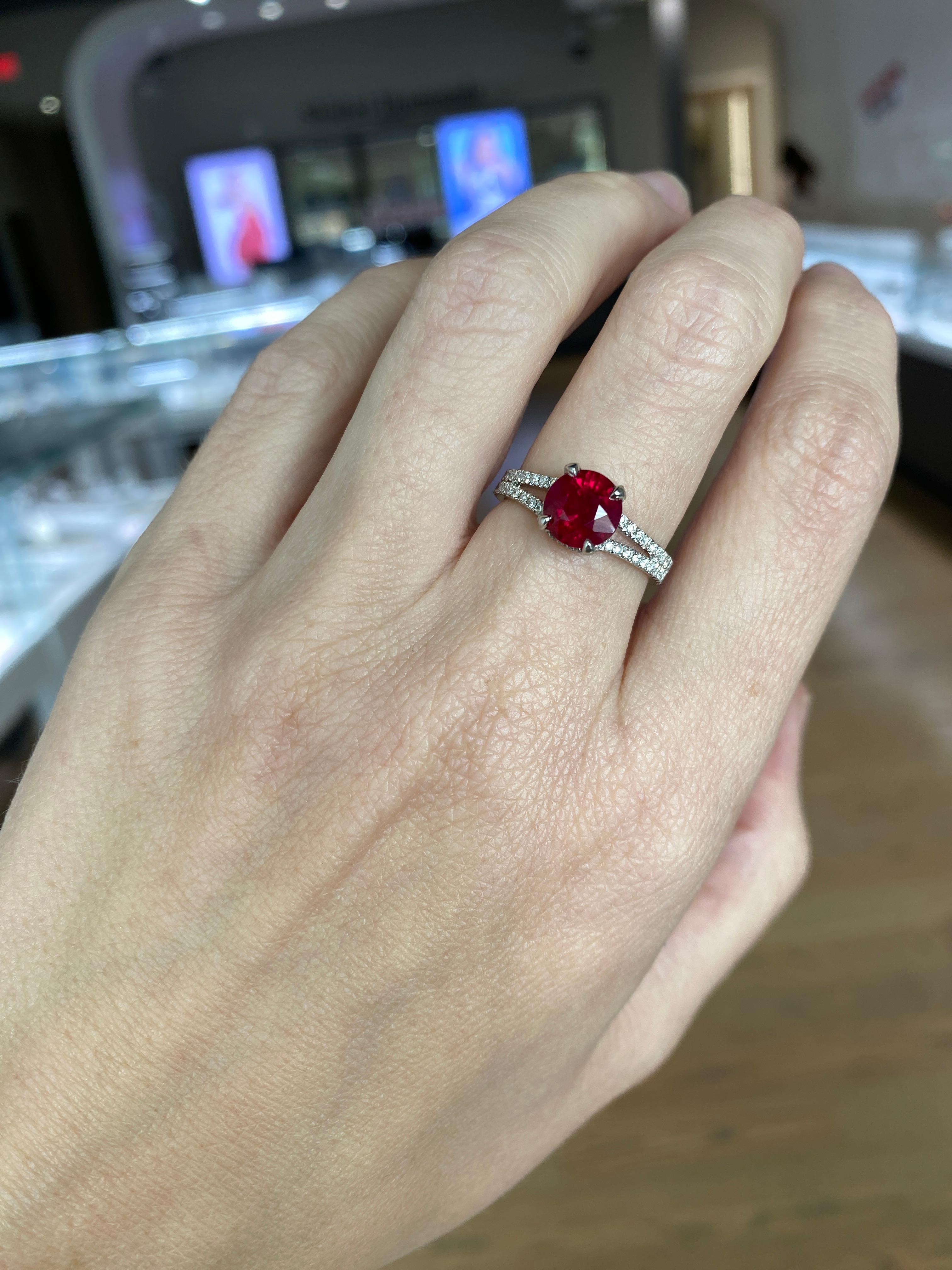 Women's or Men's GIA Certified 2.05 Carat Pigeon Blood Round Ruby & Diamond Platinum Ring For Sale