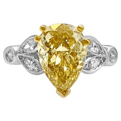 Bague en platine avec diamants jaunes et blancs de couleur fantaisie en forme de poire de 2,07 carats, certifiés GIA
