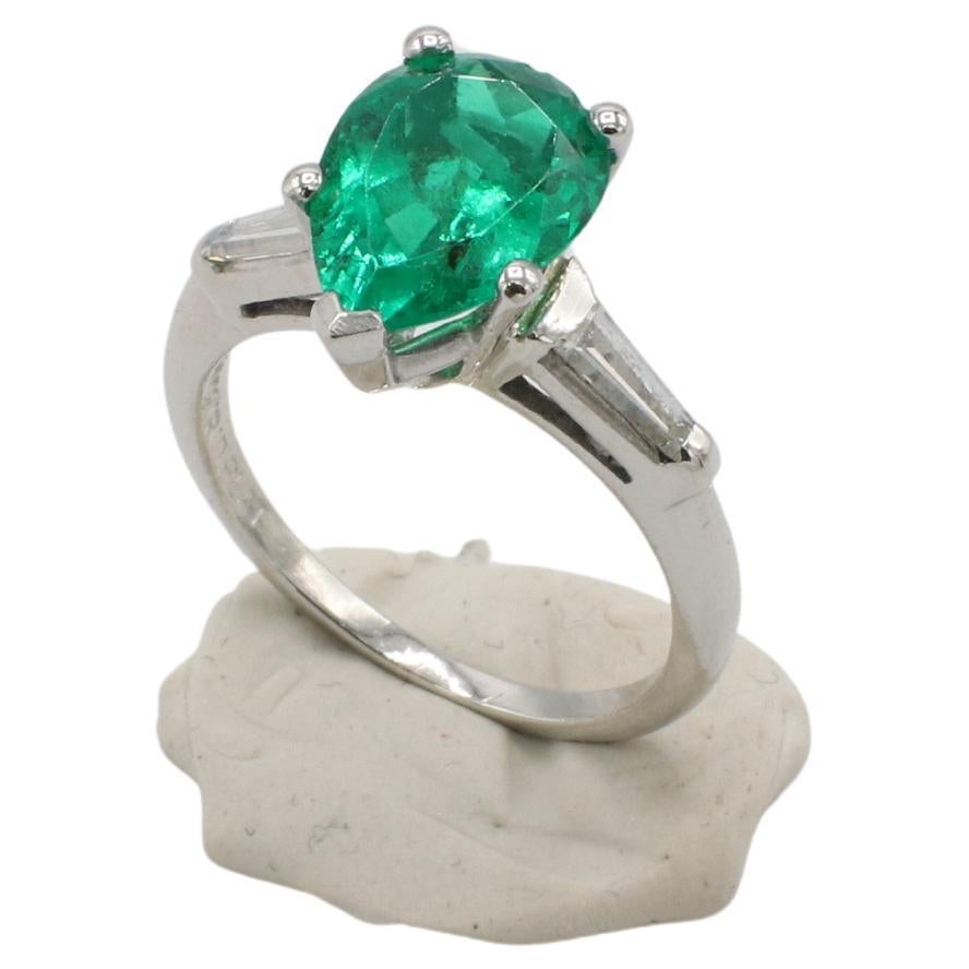 GIA zertifiziert 2,08 Karat natürlichen kolumbianischen Smaragd & Diamant-Platin-Ring (Tropfenschliff) im Angebot