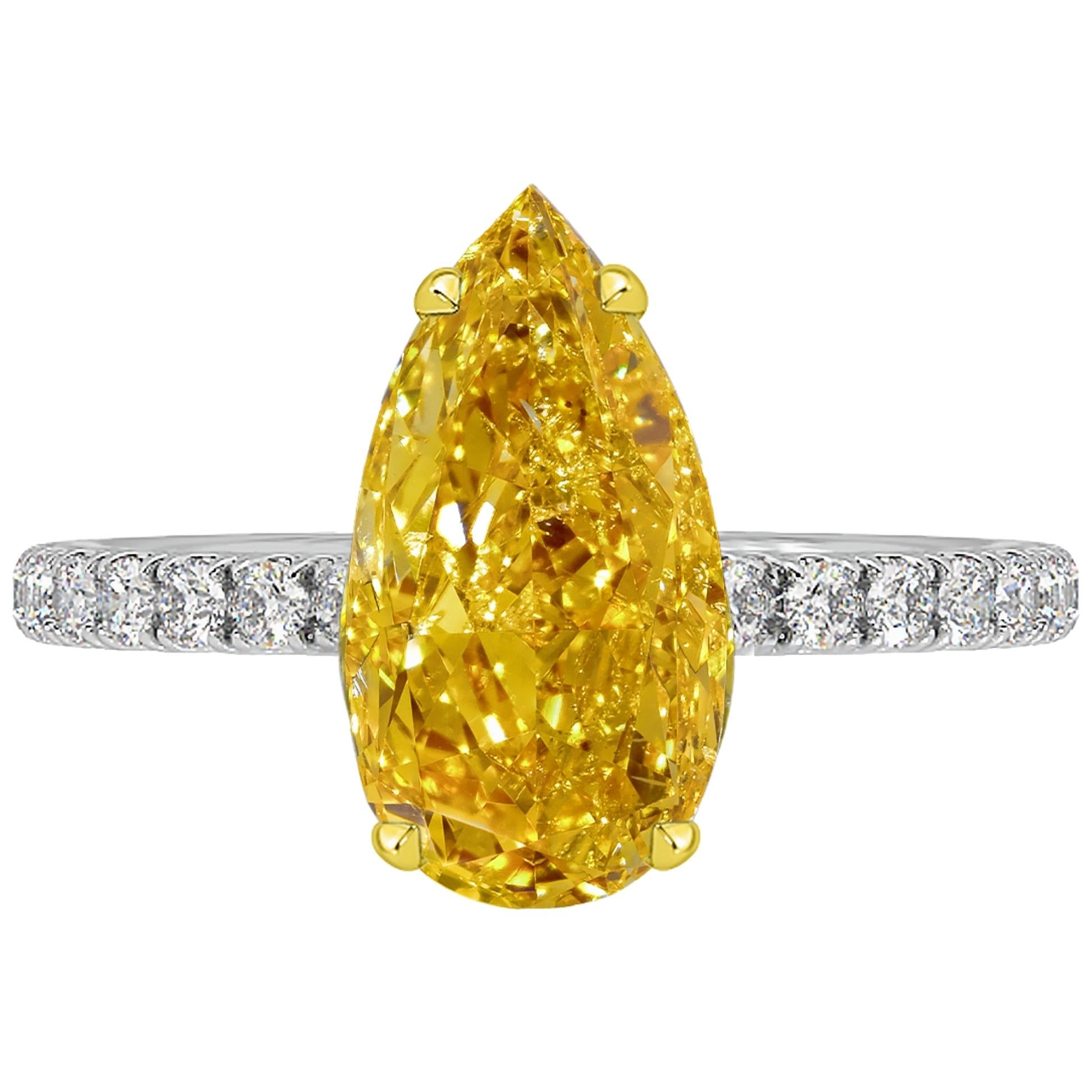 GIA Certified 2.08 Carat Pear Shape Orange Diamond Ring For Sale