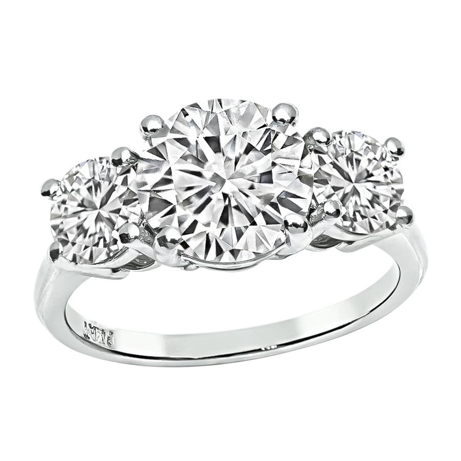 Anello di fidanzamento con diamante centrale certificato GIA da 2,08 carati e diamante laterale da 1,09 carati