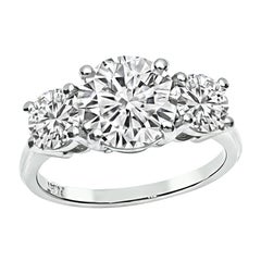 Bague de fiançailles certifiée GIA avec un diamant central de 2.08ct et un diamant latéral de 1.09ct