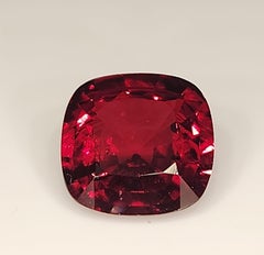 Gemma con taglio a cuscino di spinello rosso non riscaldato certificata GIA 2,08ct, Myanmar