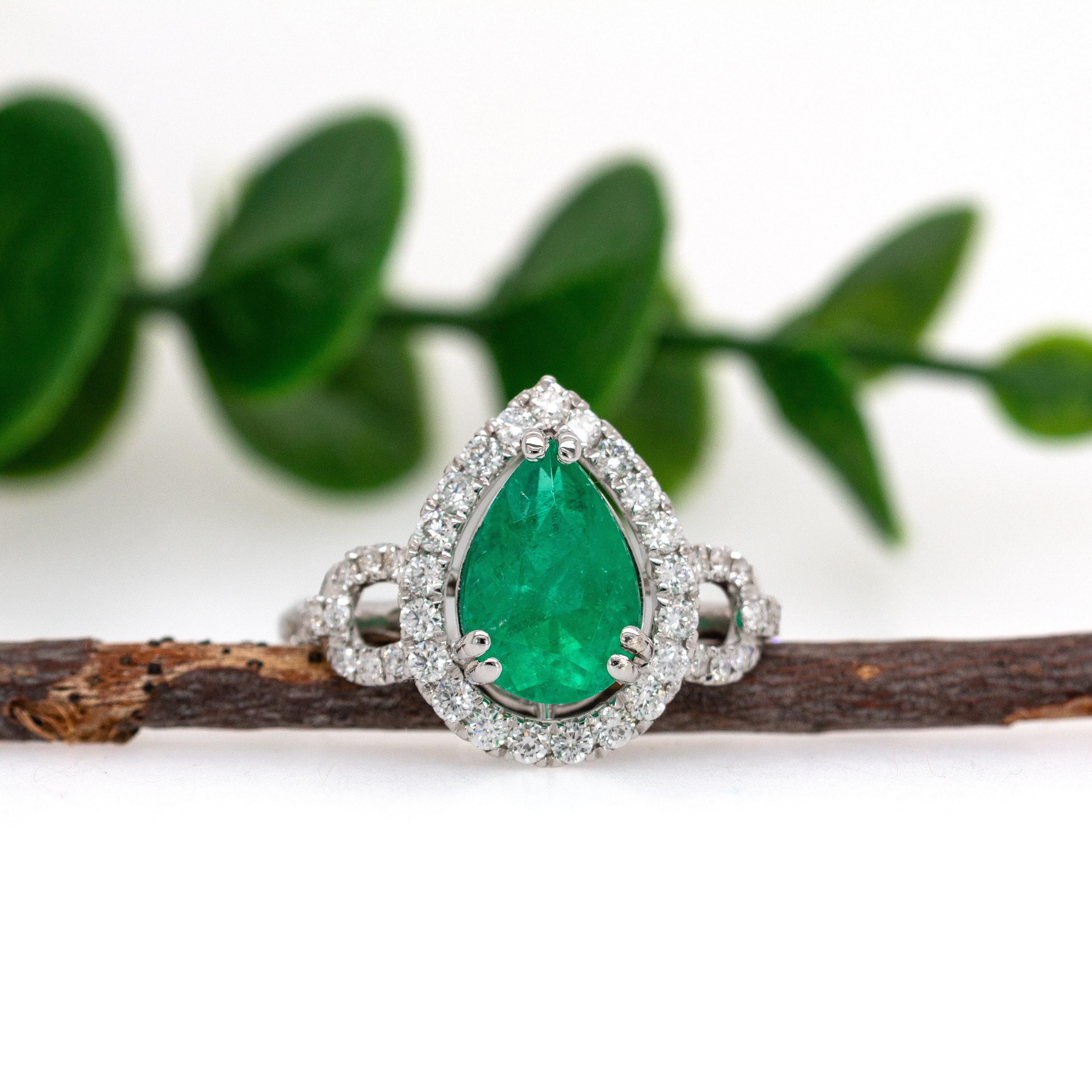 GIA Certified 2.08cts Anillo de Diamante Esmeralda Colombiana en Oro de 14K  Pera 10x8mm Art Decó en venta