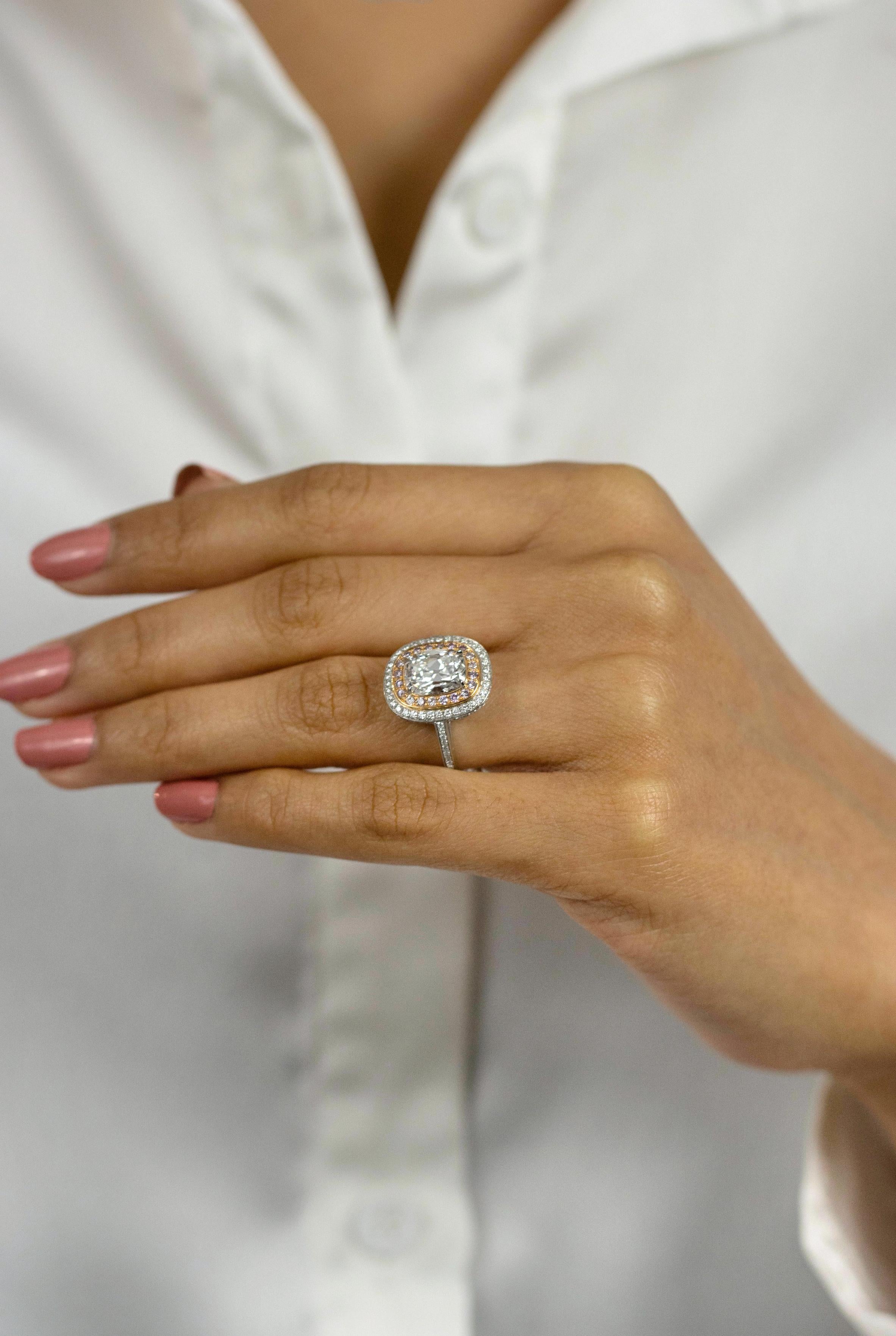 Bague de fiançailles double halo en diamant taille coussin de 2,09 carats certifiée GIA Pour femmes en vente