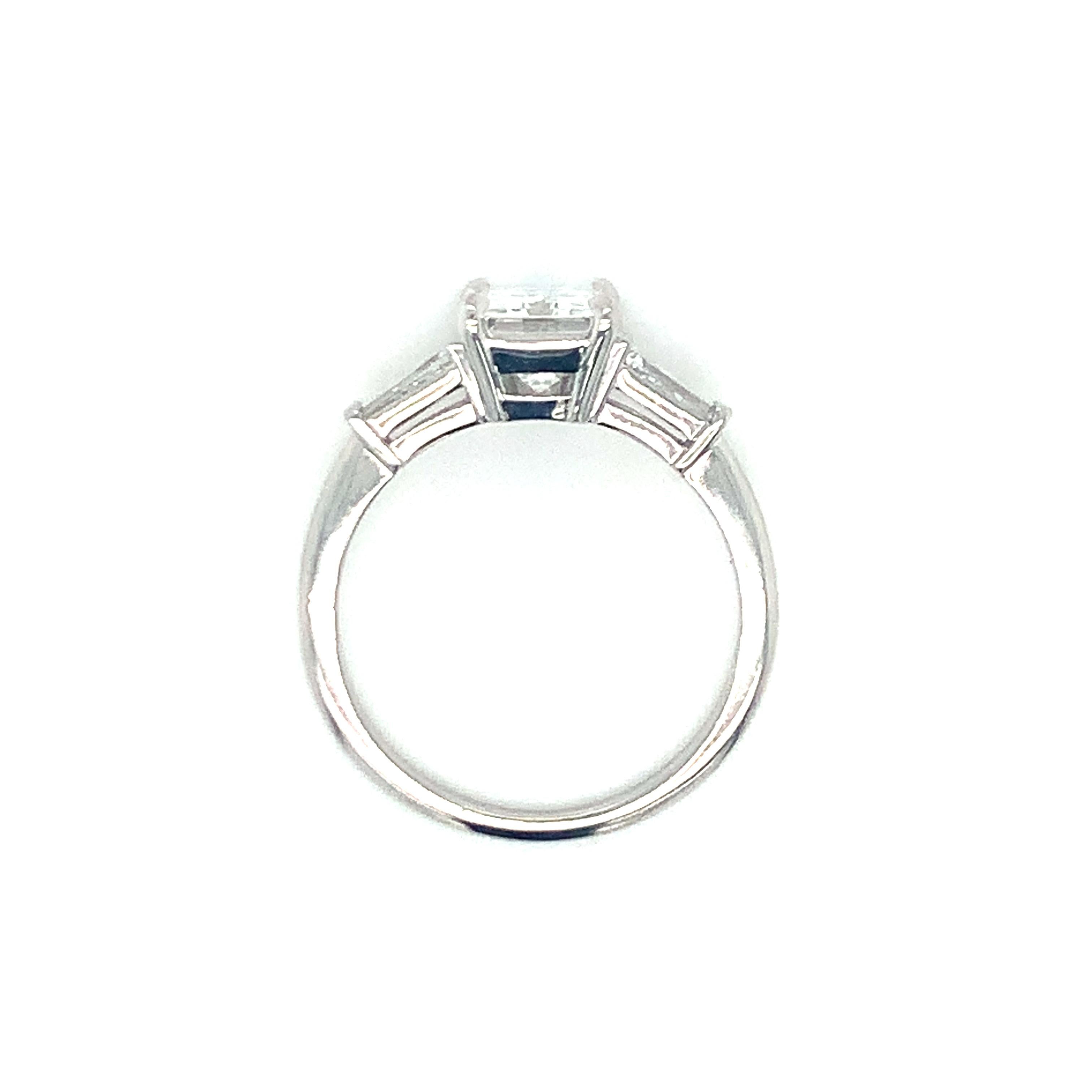 Bague de fiançailles en platine avec un diamant de 2,09 carats certifié GIA Bon état - En vente à Beverly Hills, CA