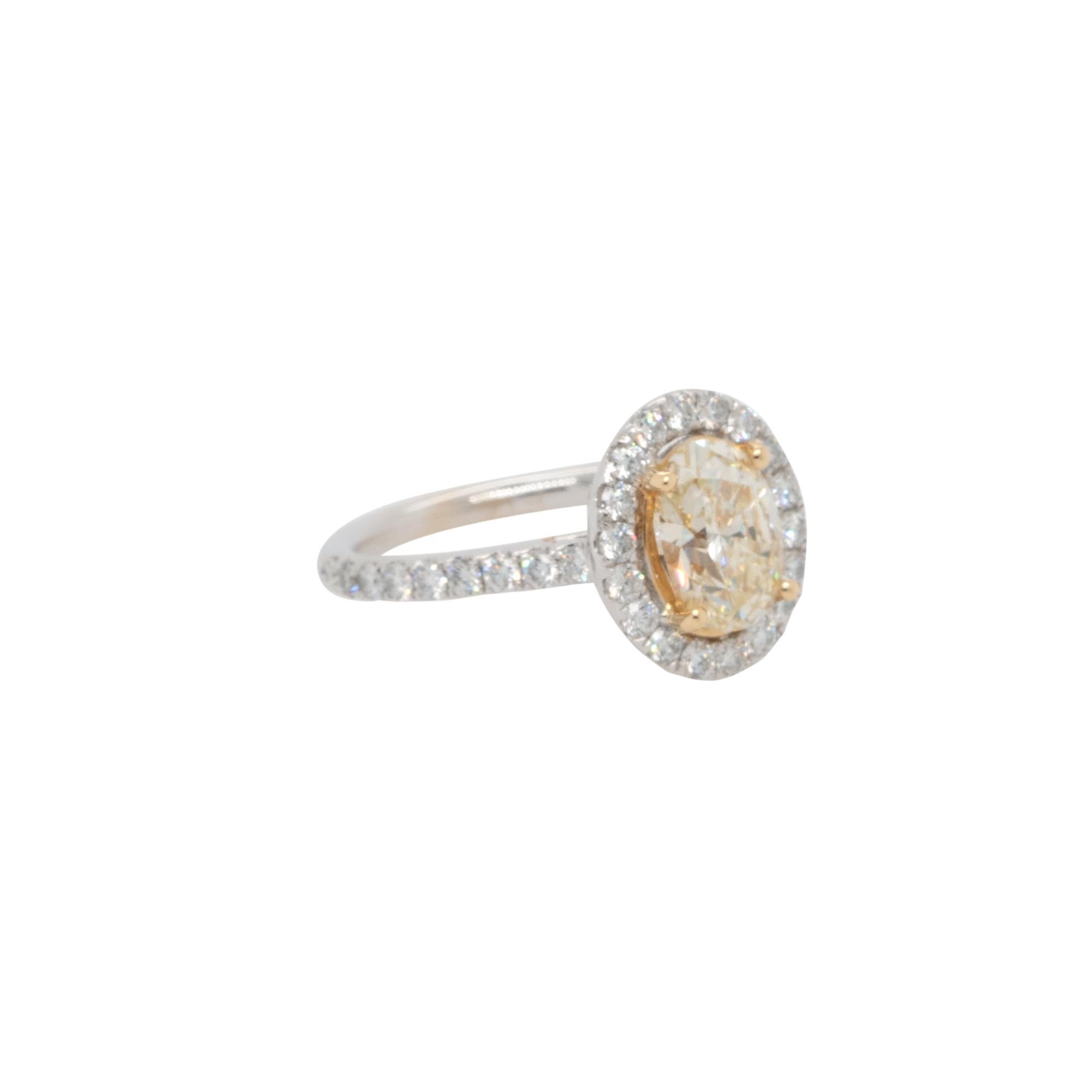 Taille ovale Bague de fiançailles Halo en diamant ovale de 2,09 carats certifié par le GIA en vente