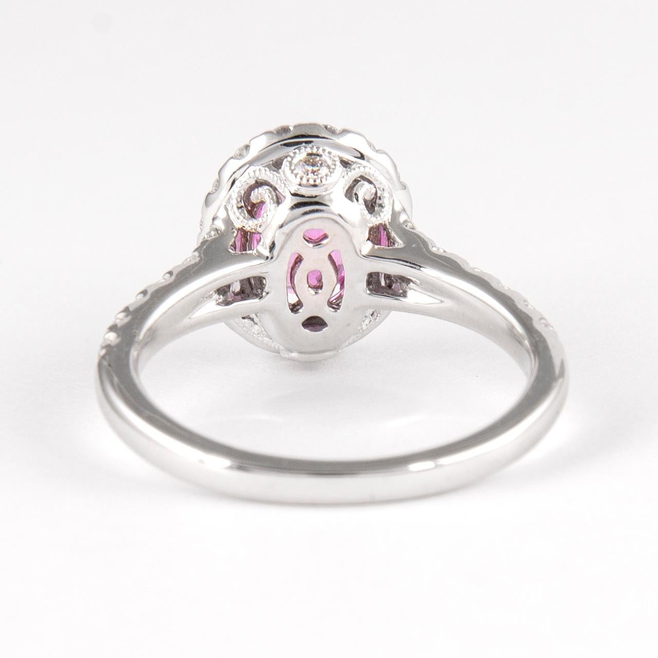 GIA-zertifizierter 2,09 Karat rosa Saphir mit Diamant-Halo-Ring 18k Weißgold Herren im Angebot