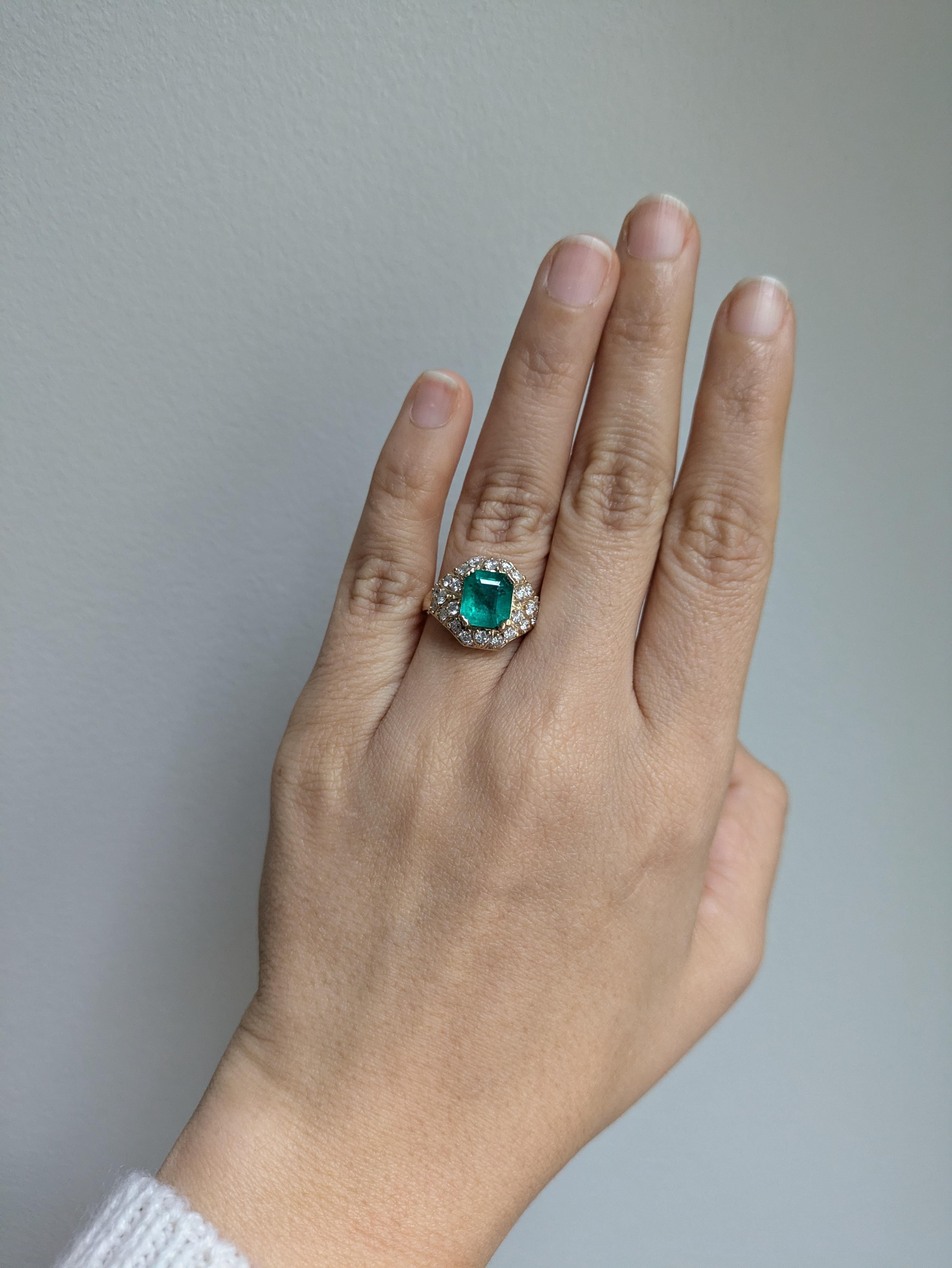 GIA Certified 2.0cts Anillo de Diamante Esmeralda Colombiana en Oro de 14K  EM 9X7mm en venta 1