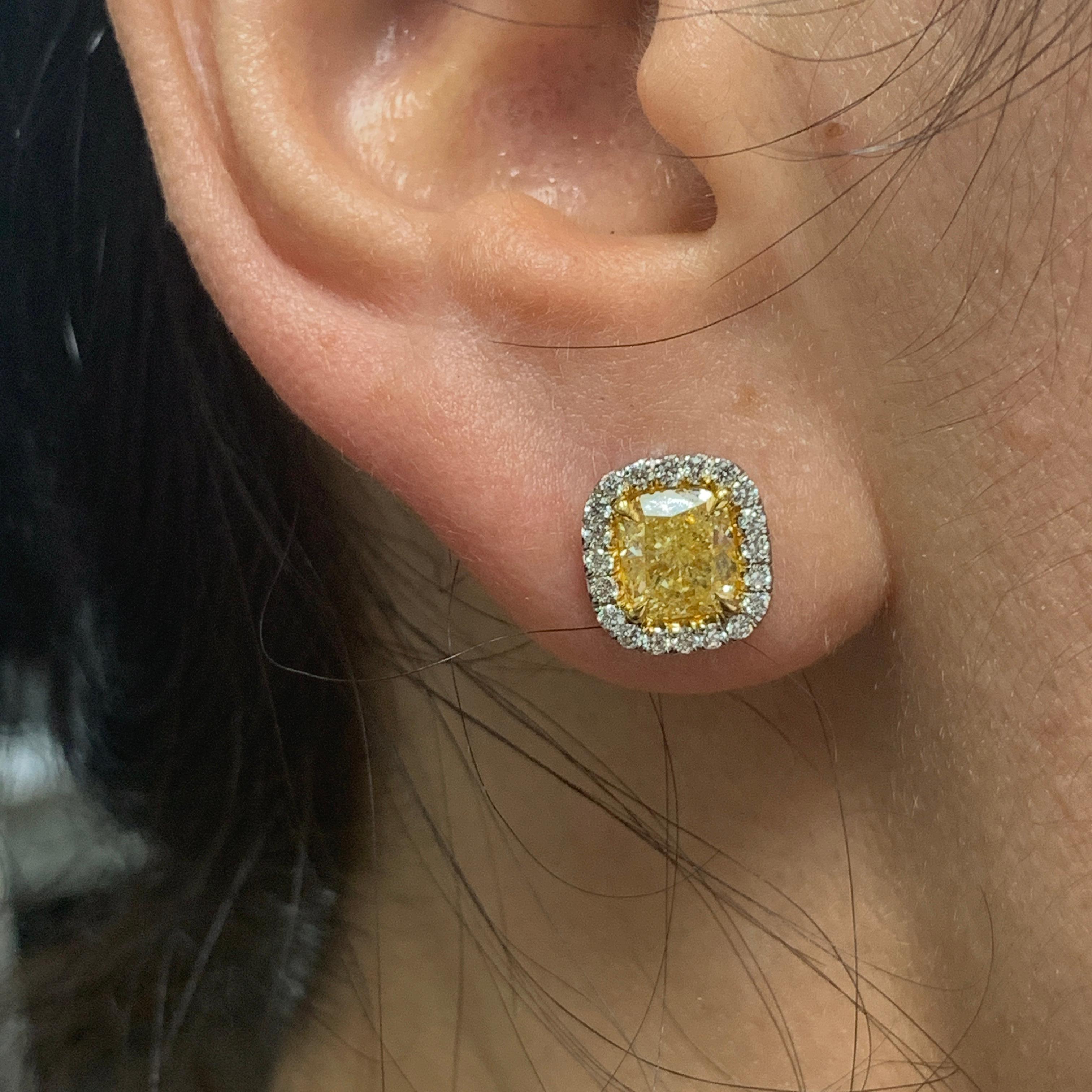 GIA Certified 2.10 Carat Fancy Yellow Diamond Stud Earrings In New Condition For Sale In New York, NY