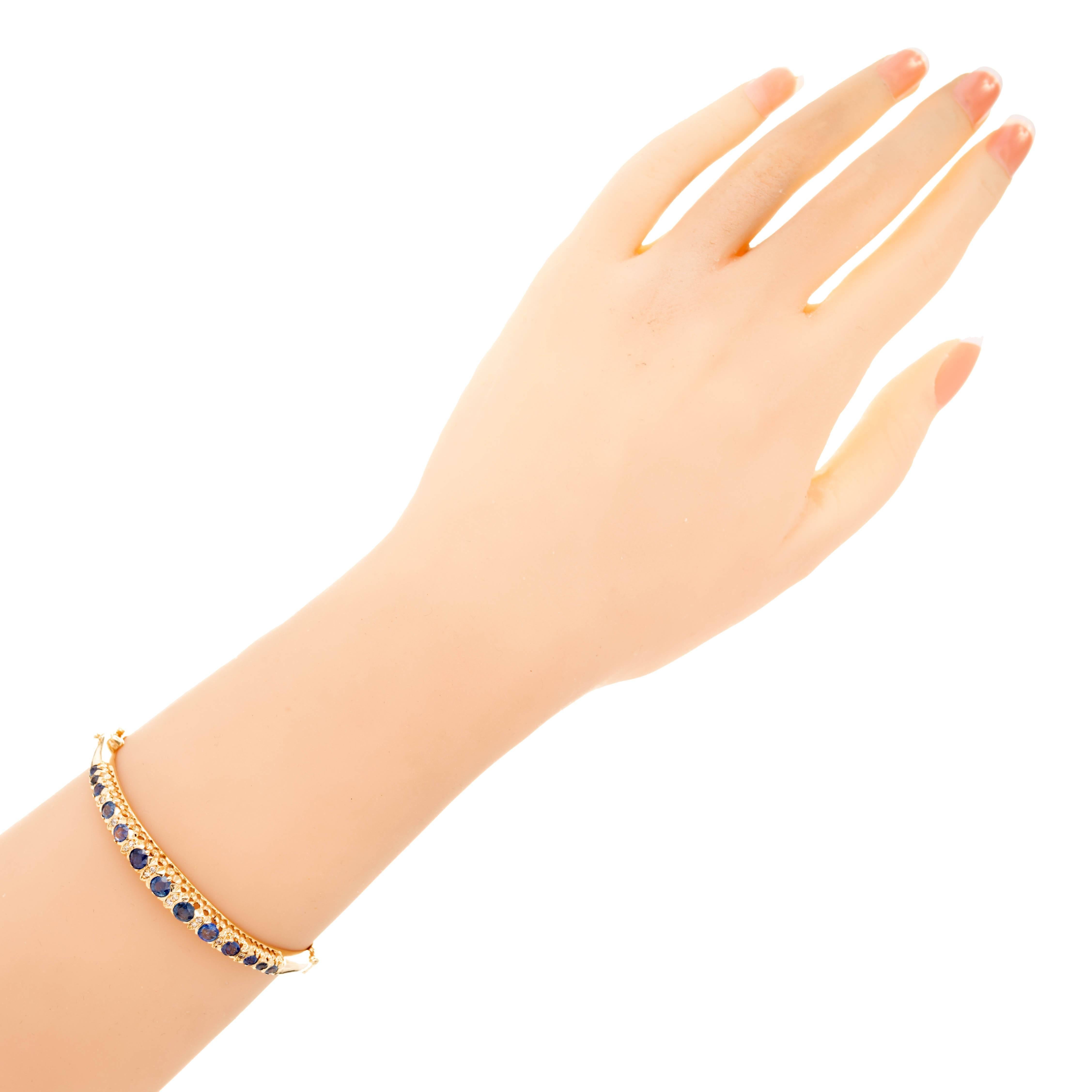 Taille ronde Bracelet jonc en or avec saphir ovale certifié GIA de 2,10 carats et diamants en vente