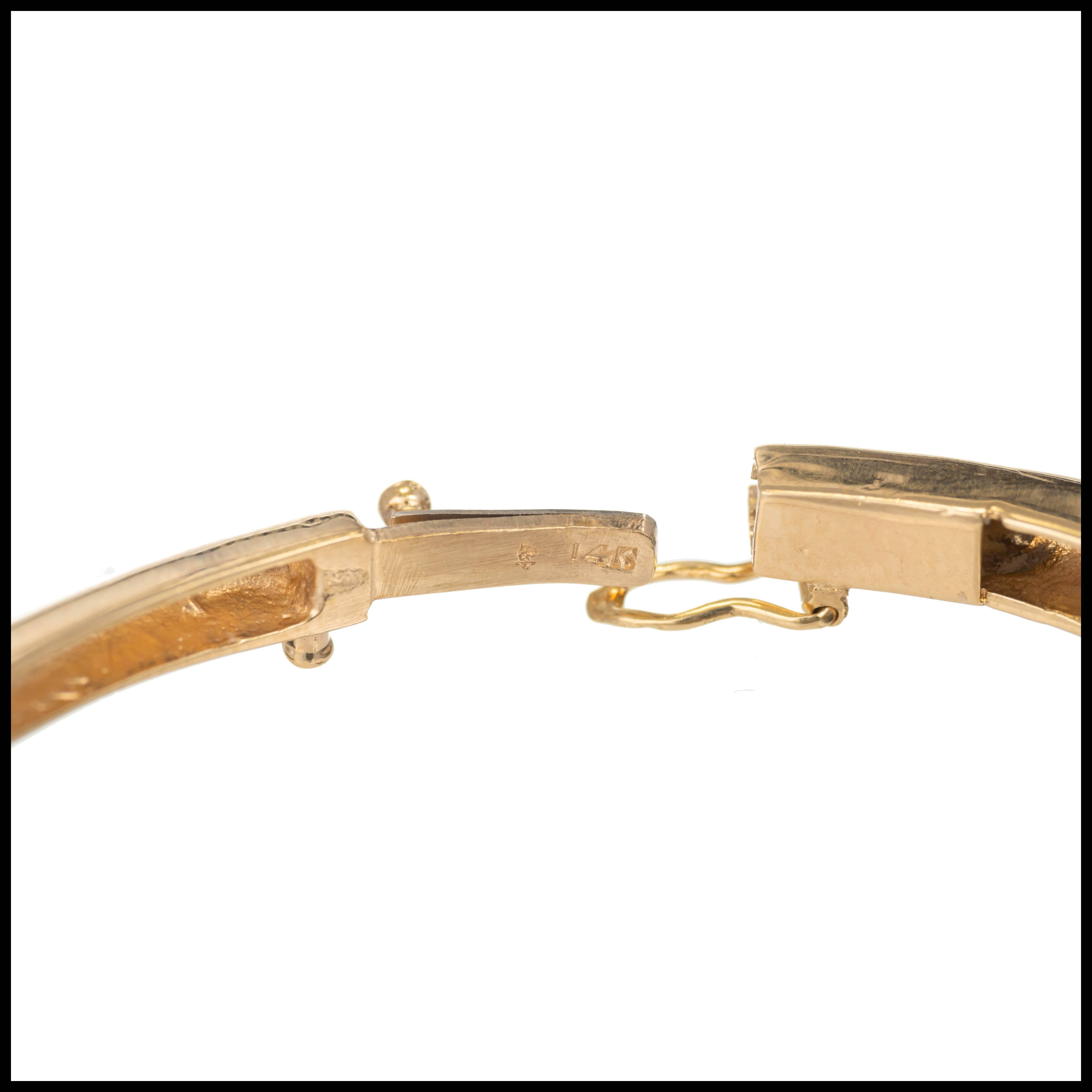 Round Cut GIA Certified 2.10 Carat Oval Sapphire Diamond Gold Bangle Bracelet For Sale