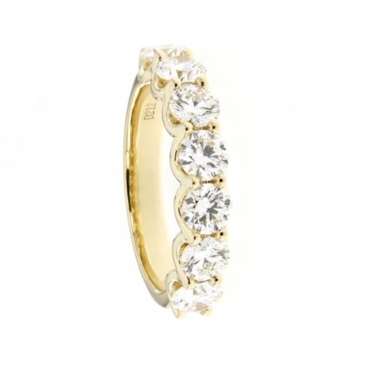 Moderno Fede nuziale con diamanti in oro giallo 18 carati certificata GIA da 2,10 carati in vendita
