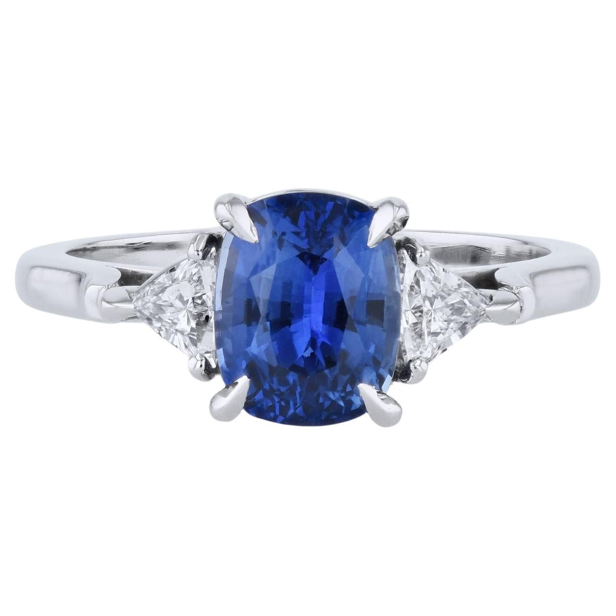 Platinring mit GIA-zertifiziertem 2,11 Karat Madagaskar-Blauem Saphir und Diamant Trillion