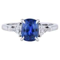 Platinring mit GIA-zertifiziertem 2,11 Karat Madagaskar-Blauem Saphir und Diamant Trillion