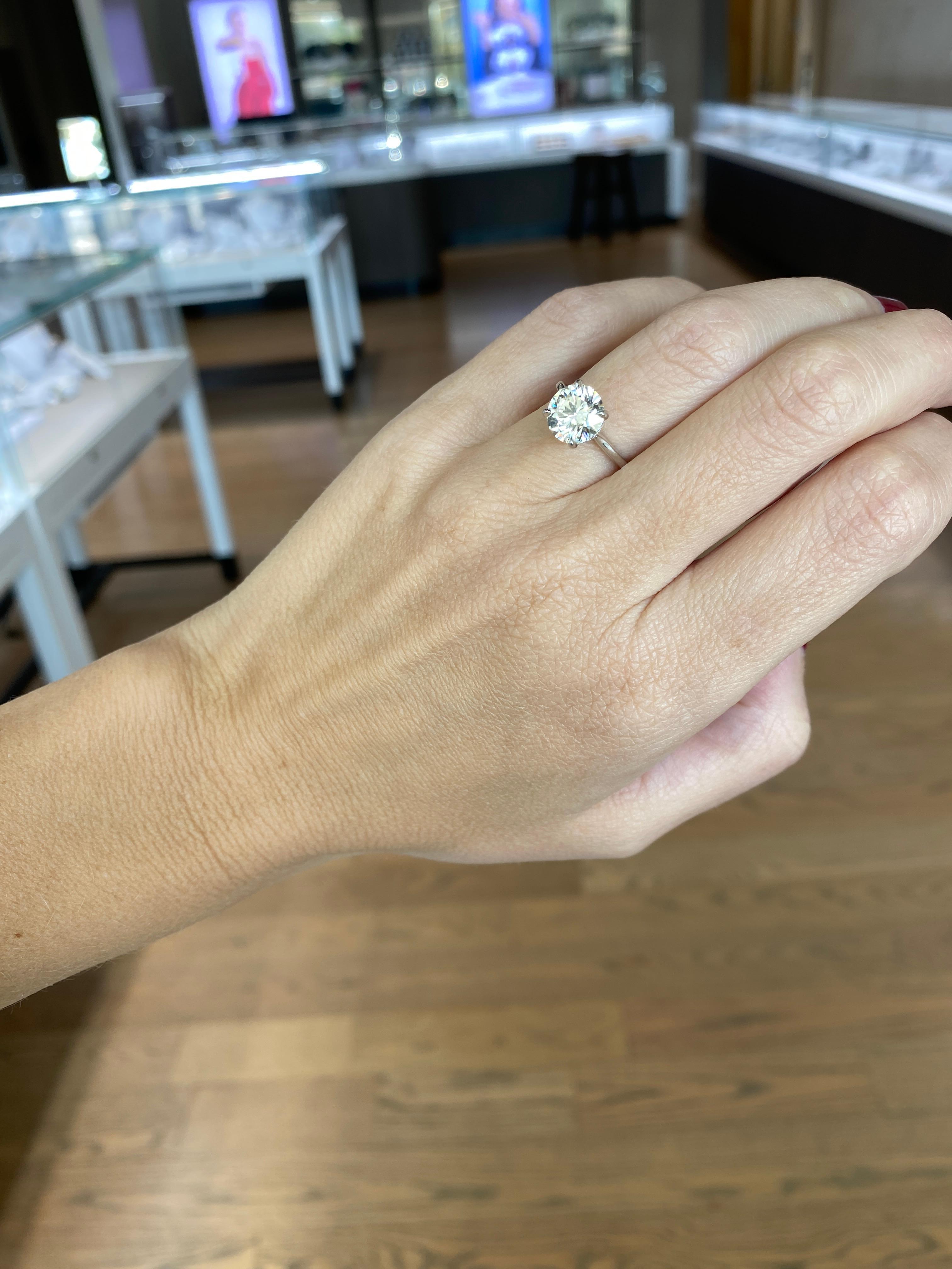 GIA-zertifizierter 2.12 Karat natürlicher runder Brillant-Diamant-Verlobungsring im Zustand „Neu“ in Houston, TX