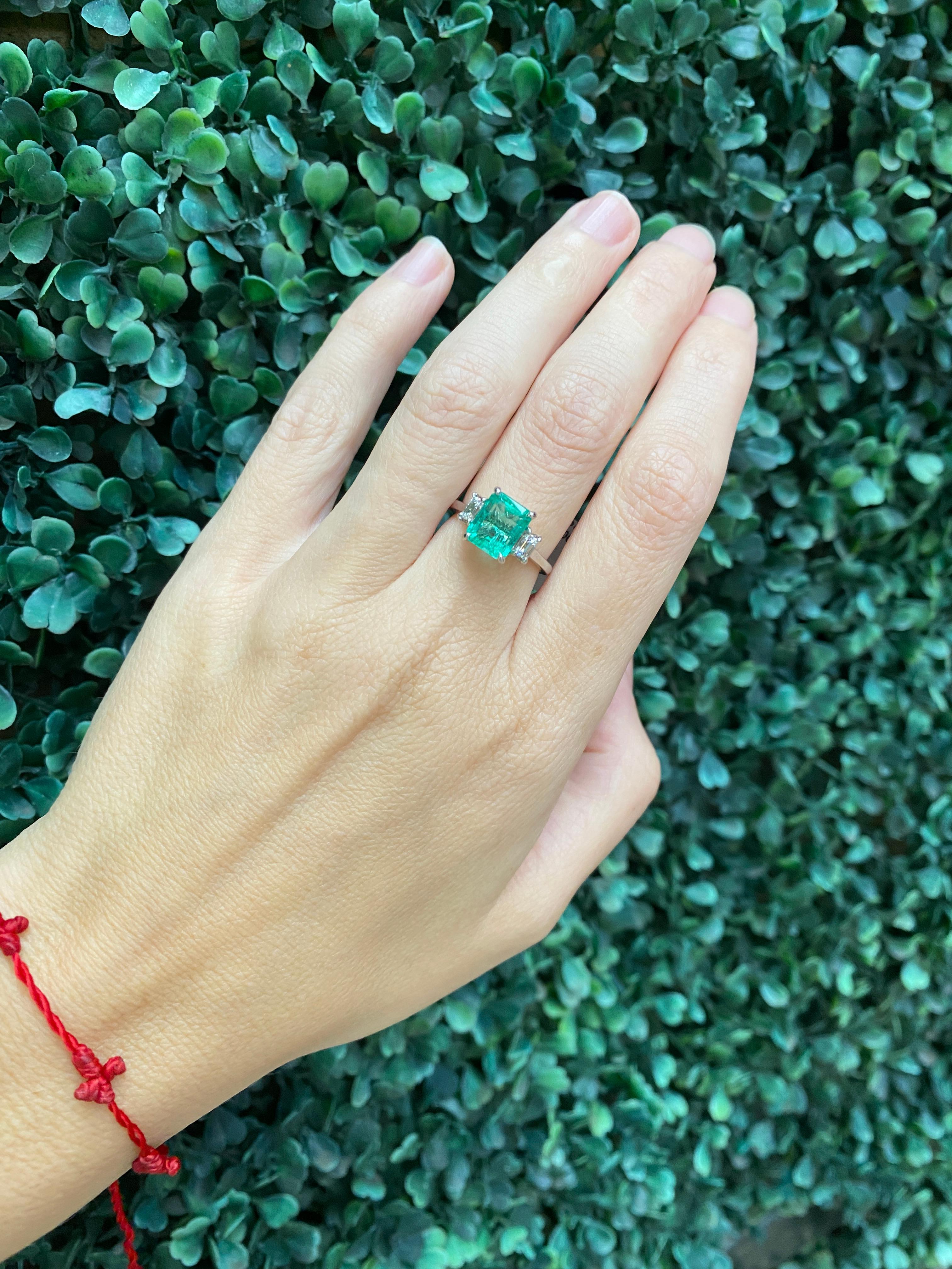 GIA Certified 2.12 Emerald Cut Natural Colombian Emerald & Diamond18 Karat Ring For Sale 11