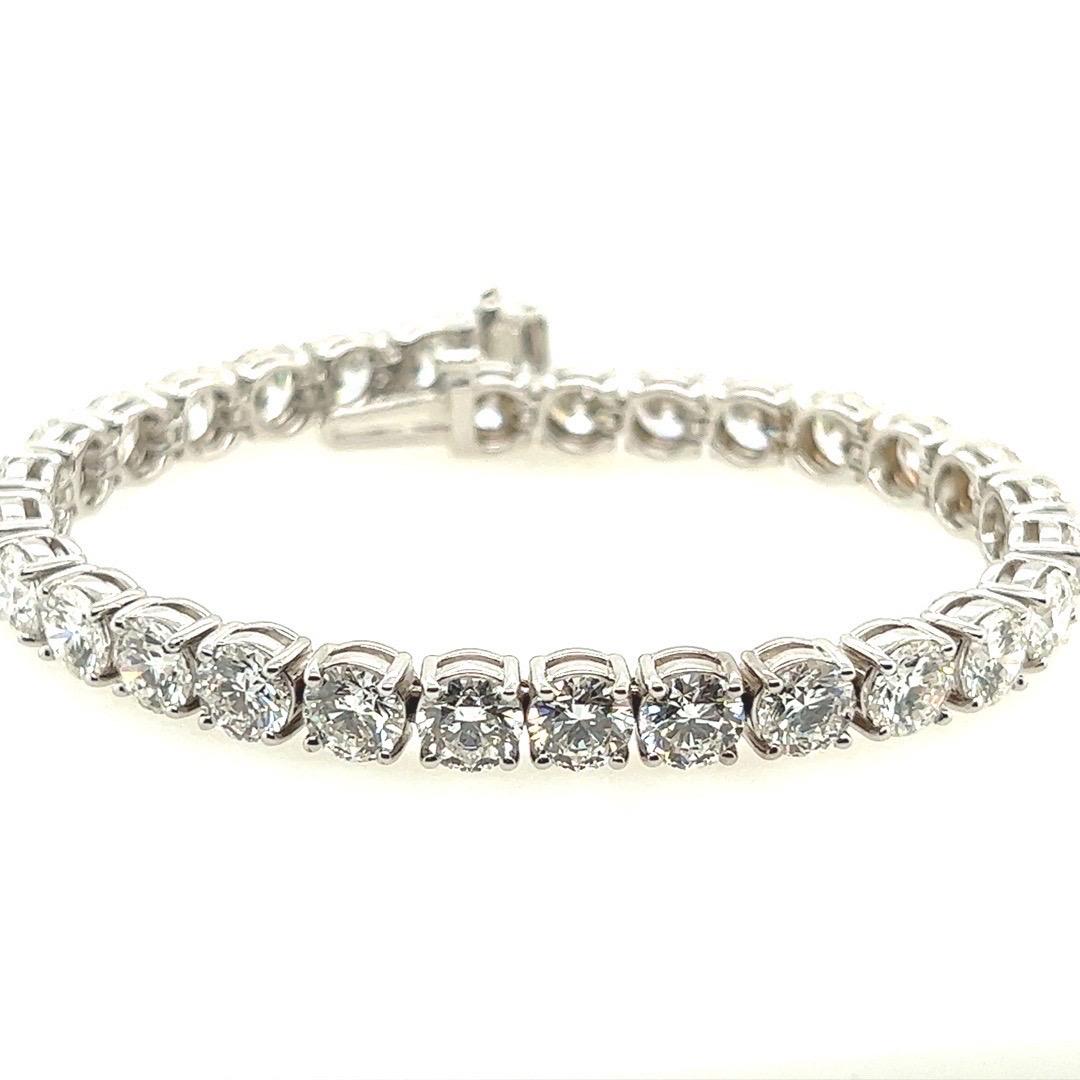 Modern GIA Certified 21.22 carat Natural Round Brilliant E-F Diamond Tennis Bracelet For Sale