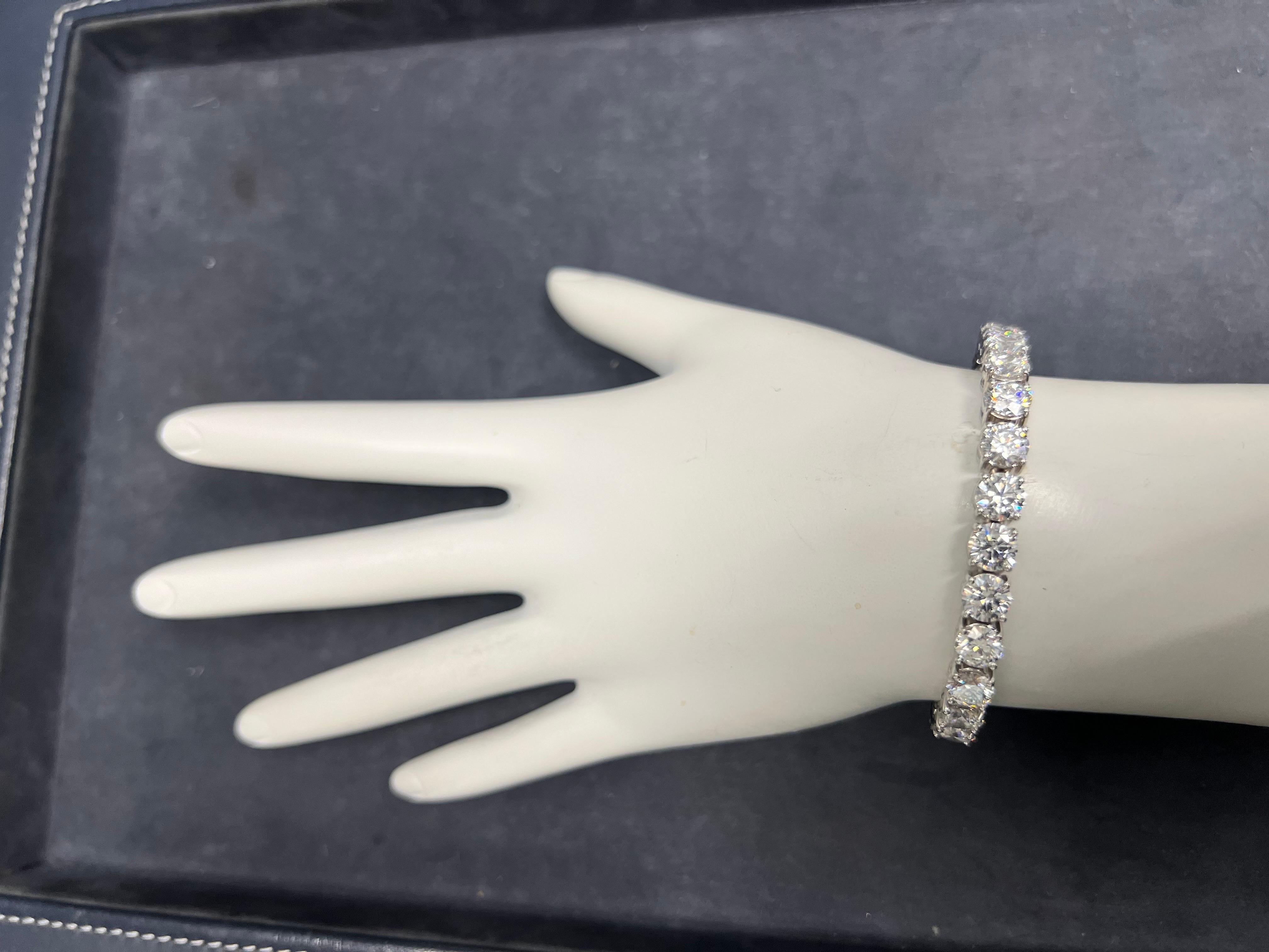 Women's or Men's GIA Certified 21.22 carat Natural Round Brilliant E-F Diamond Tennis Bracelet For Sale