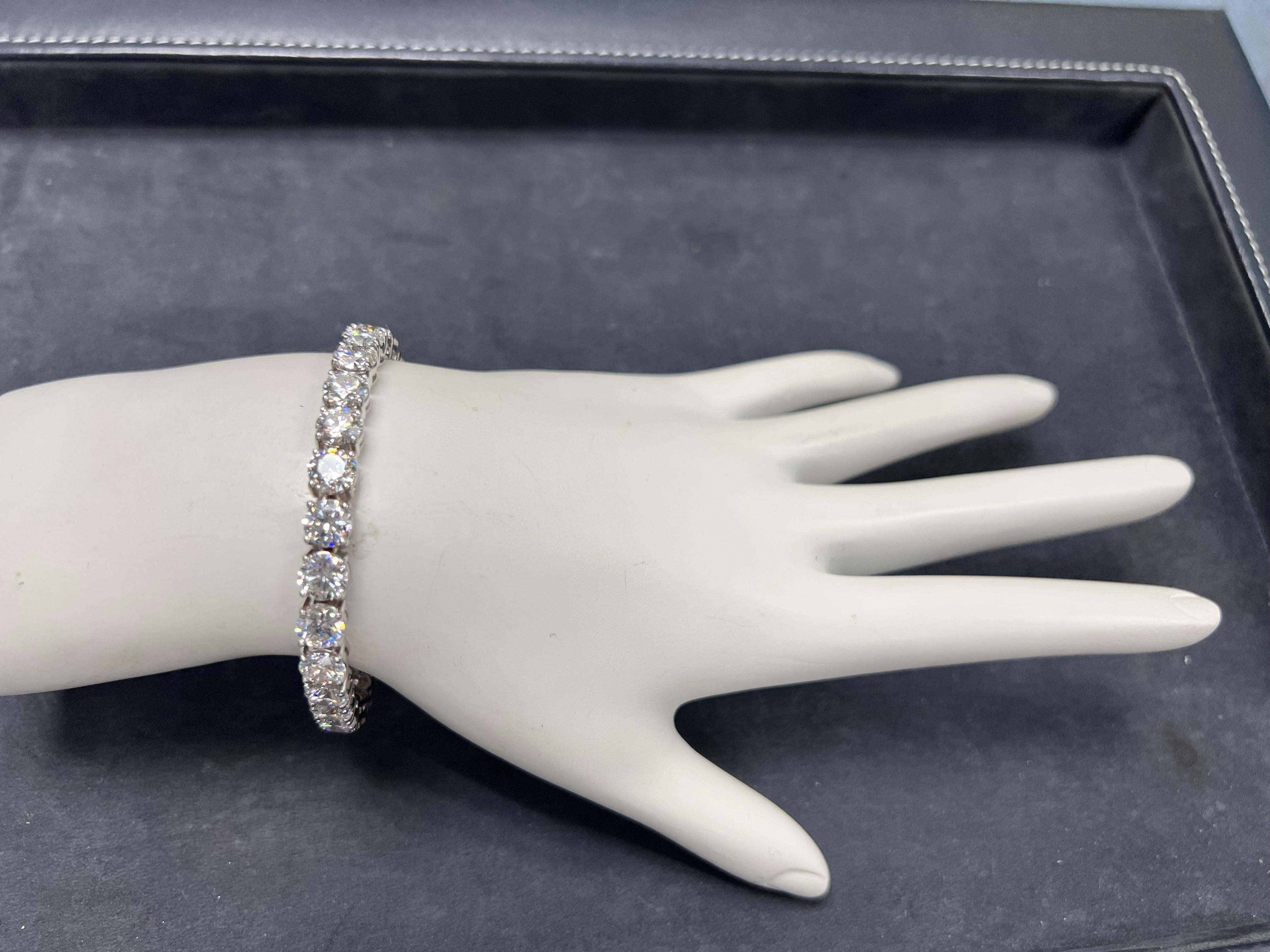 GIA Certified 21.22 carat Natural Round Brilliant E-F Diamond Tennis Bracelet For Sale 2