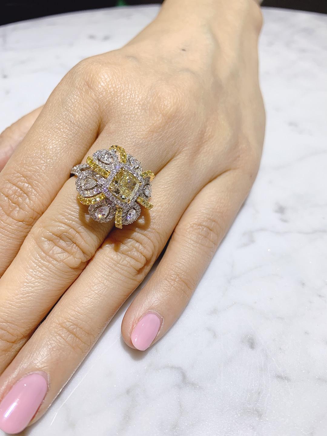GIA Certified 2.13 Carat VS Quality U-V Diamond Ring In New Condition For Sale In Tsim Sha Tsui, HK