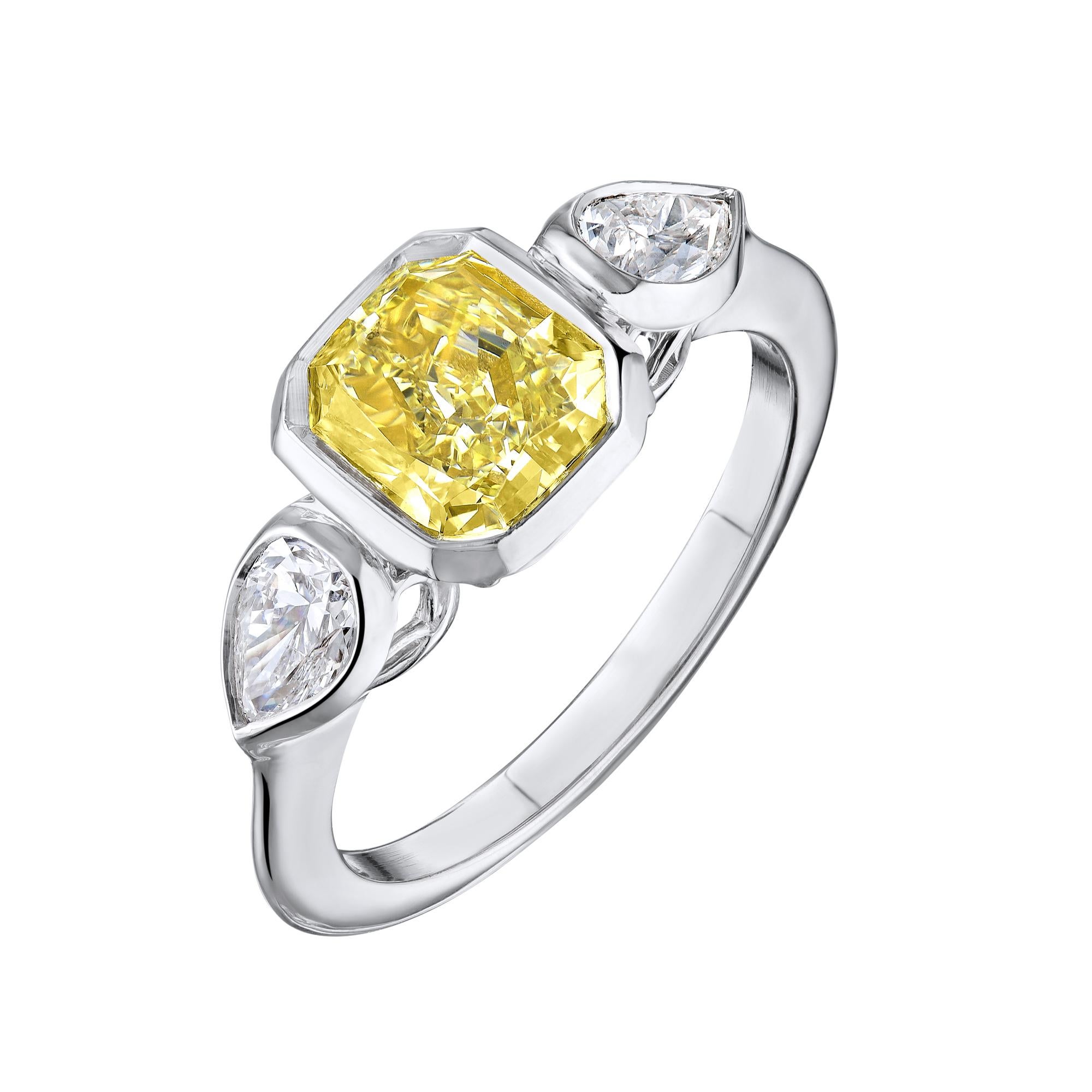 Diamond Platinum ring with GIA certificate, no.5141964995. Center stone: 1.63 ct Cut-cornered Rectangular Modified Brilliant cut Natural Fancy Light Yellow VS2 diamond, 7.08 x 6.20 x 4.01 mm. Side stone are: approximately .50 ct Pear shape cut