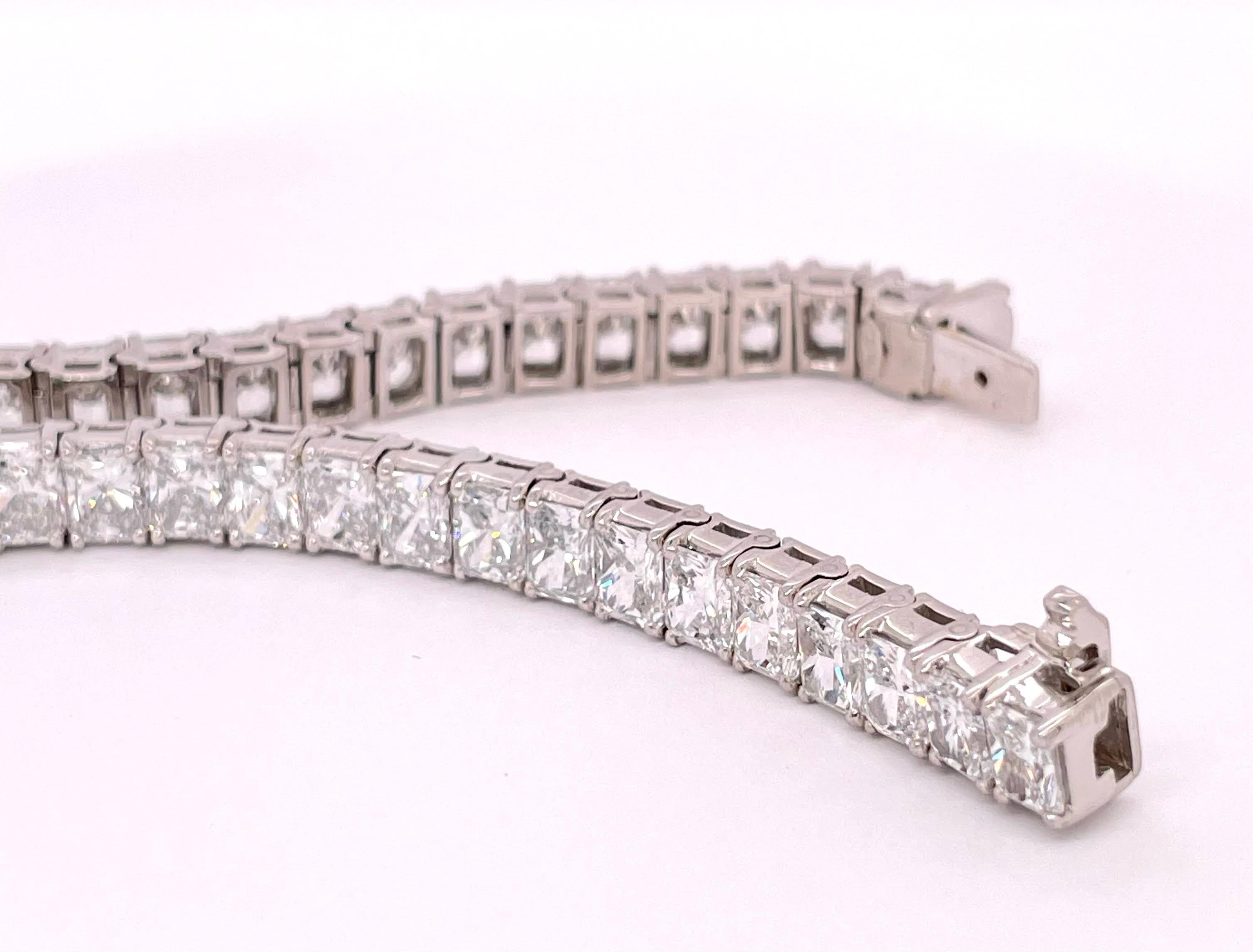 Radiant Cut GIA Certified 21.48 Carats Radiant Diamond Tennis Bracelet For Sale