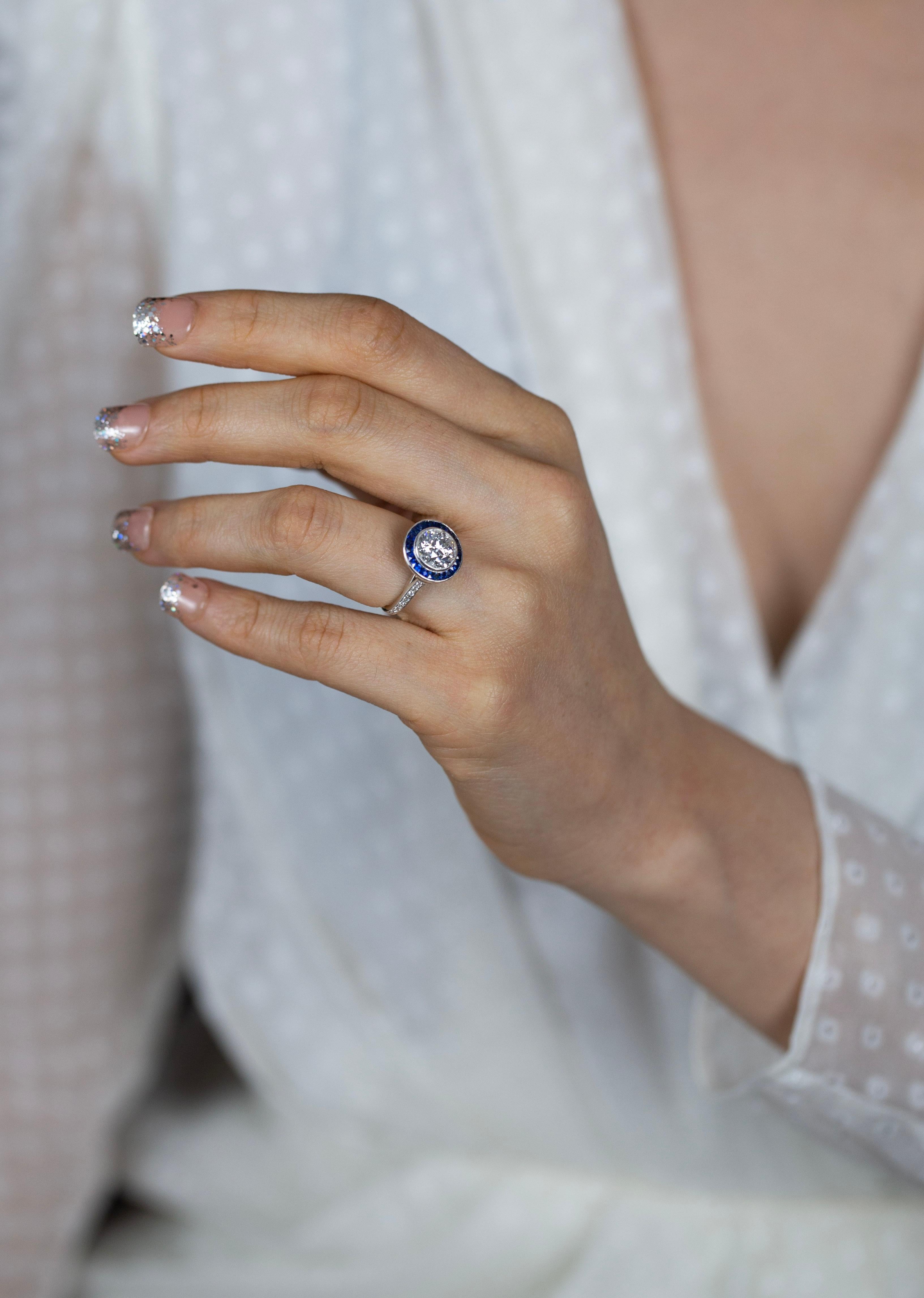 Verlobungsring mit GIA-zertifiziertem 2,15 Diamant im alteuropäischen Schliff und Saphir-Halo im Zustand „Neu“ im Angebot in New York, NY