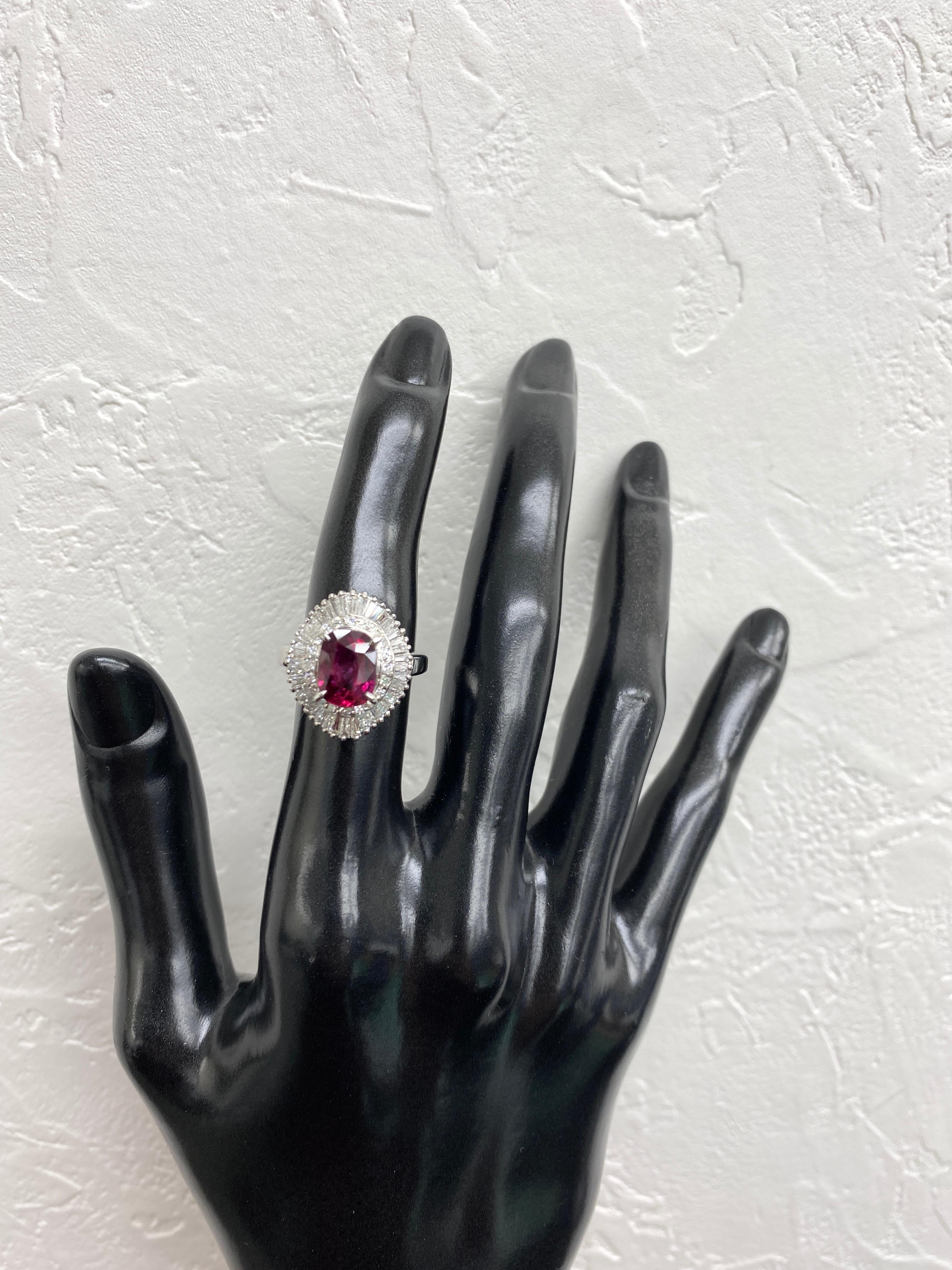 GIA Certified 2.15 Carat Thai Ruby and Diamond Ballerina Ring Set in Platinum In Excellent Condition In Tokyo, JP