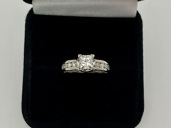 GIA Certified 0.90 CT E VVS2 Diamond Platinum Engagement Ring