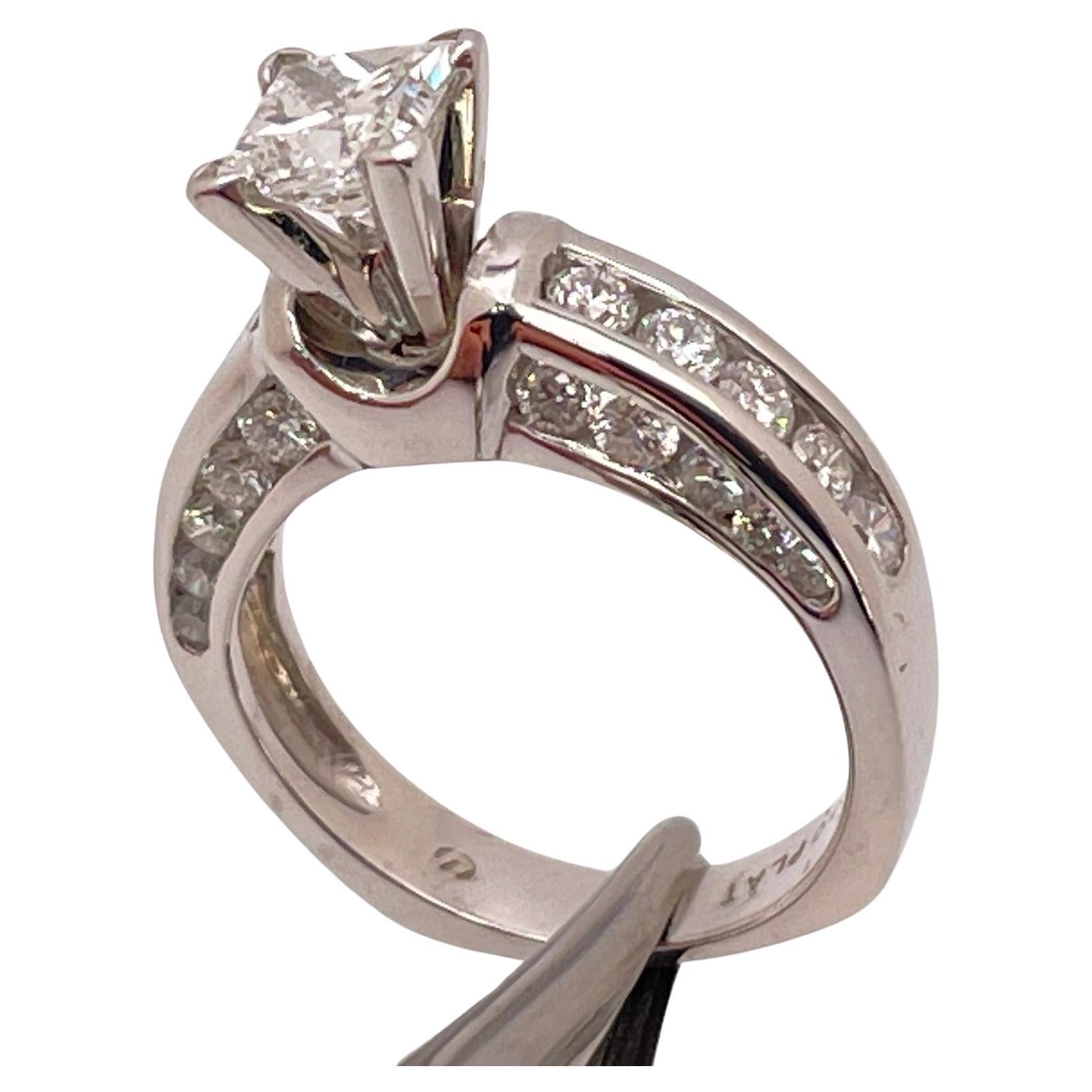 Bague de fiançailles en platine avec 2,15 CT de diamants certifiés GIA