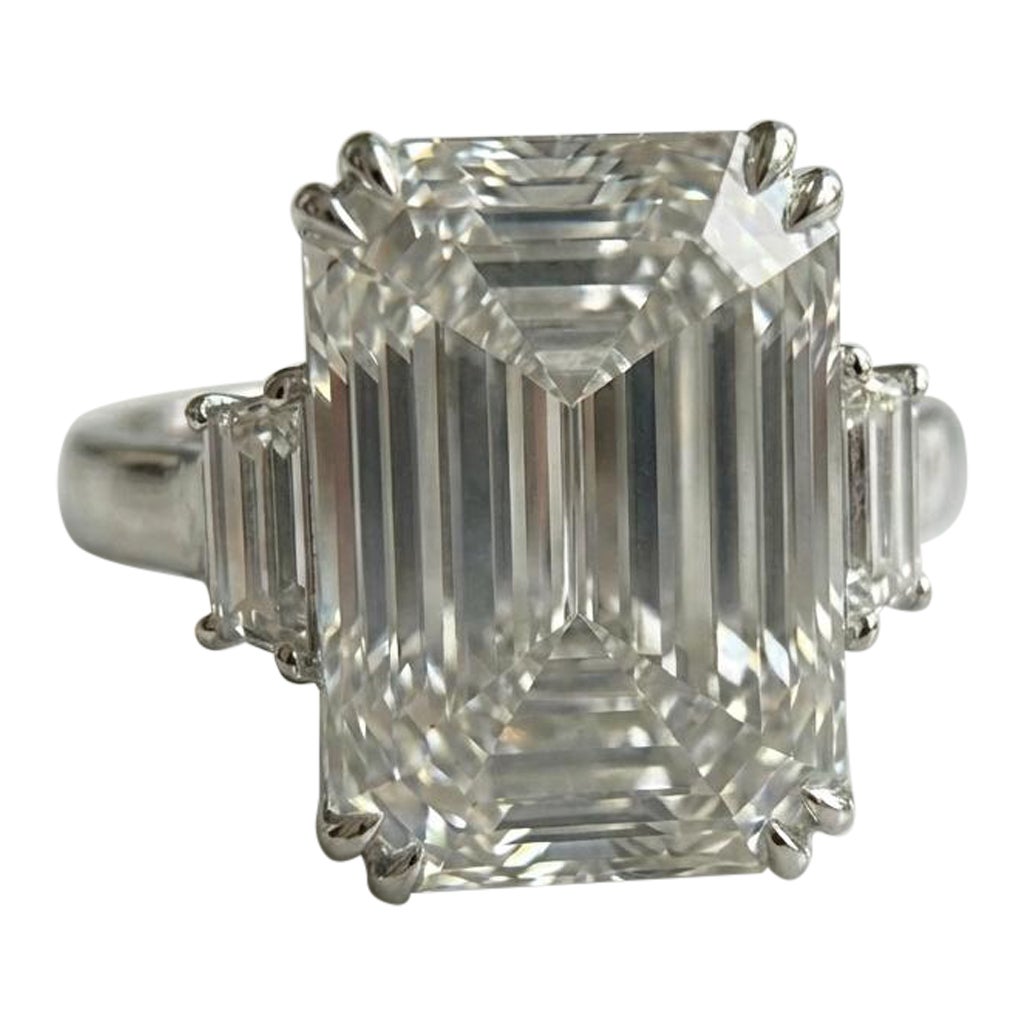 Contemporaneo Anello con diamante taglio smeraldo da 21,67 carati certificato GIA in vendita