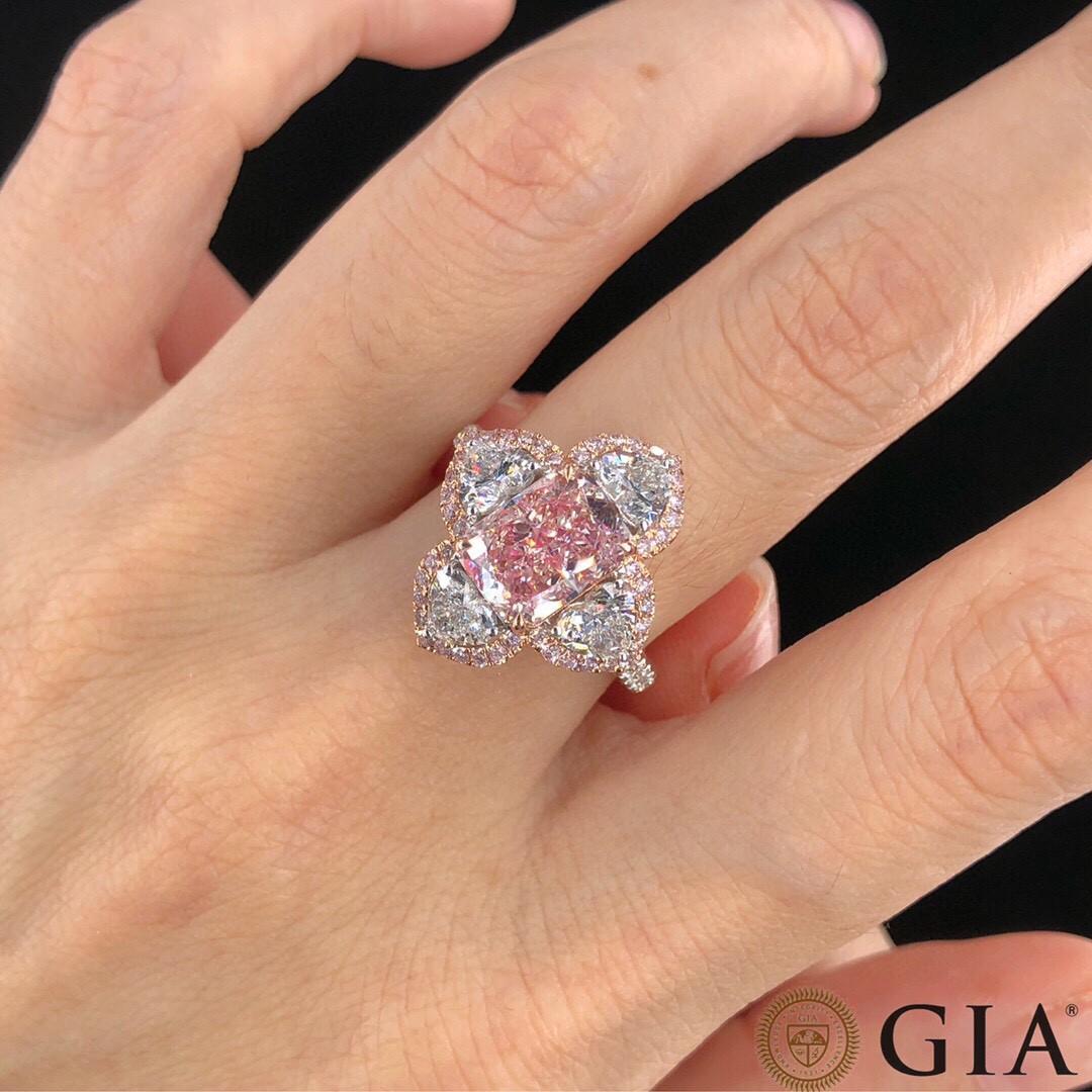 GIA Certified 2.18 Carat Rose Radiant Diamond Cocktail Ring In New Condition For Sale In PARIS, FR