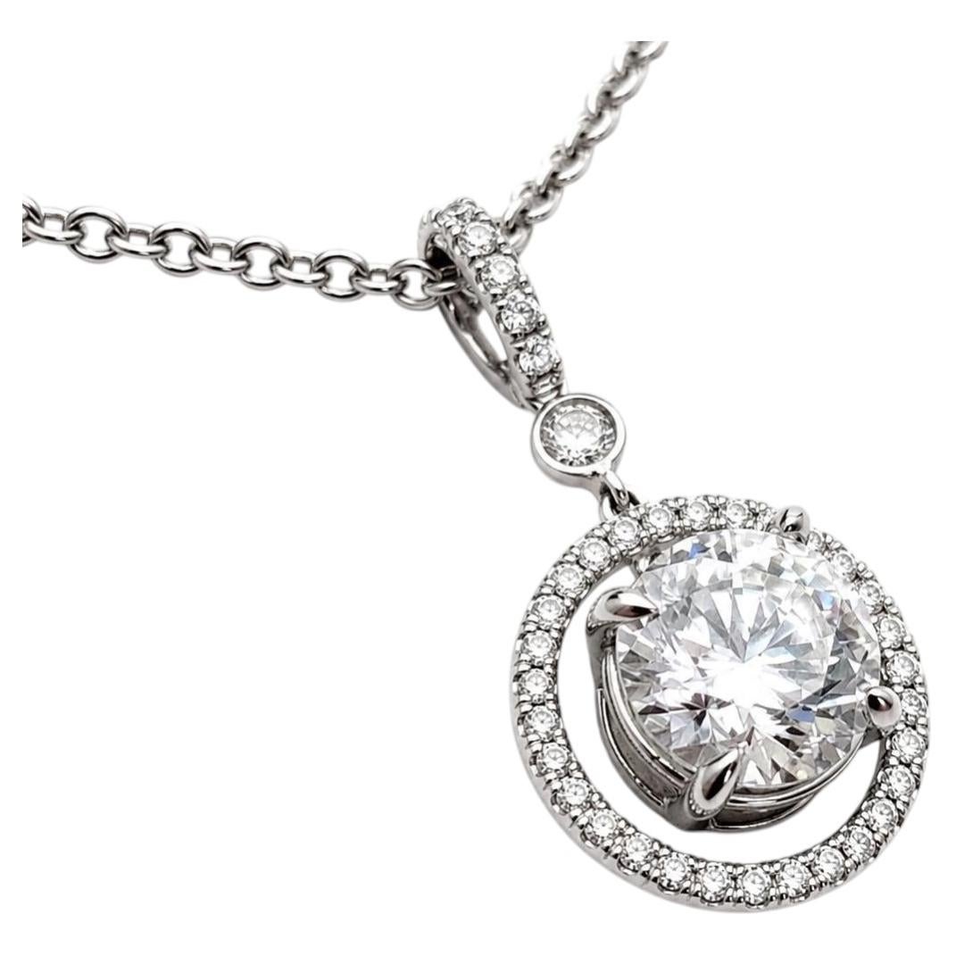 GIA Certified 2.18 CT Dancing Diamond Halo Pendant Collier en or blanc 18K