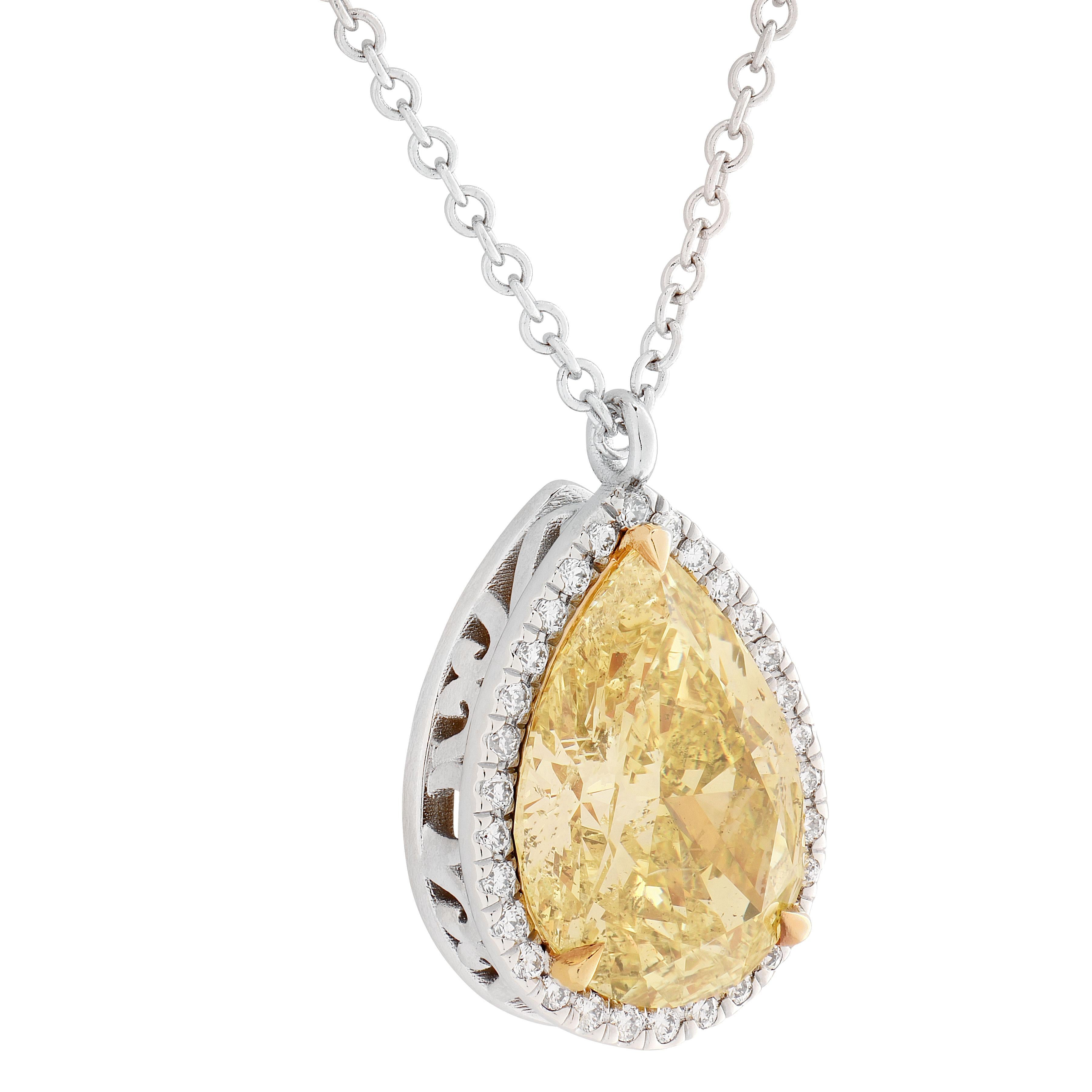 Femenino o masculino GIA Certified 2.18ct Fancy Intense Yellow Diamond Pendant en venta
