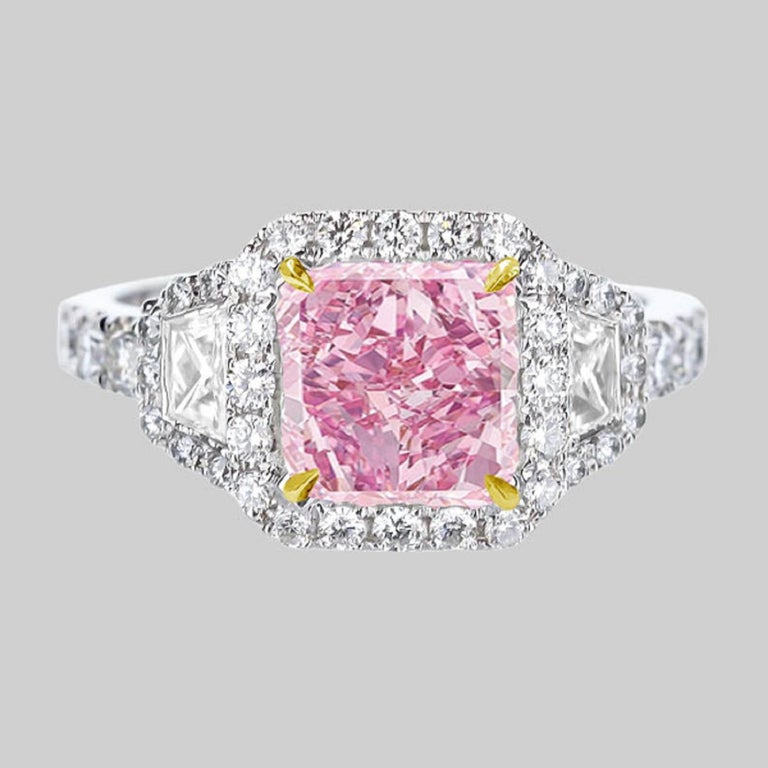 Modern GIA Certified 2.19 Carat Fancy Purple Pink Cushion cut Diamond Ring For Sale