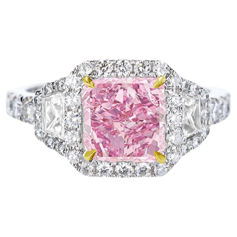 GIA Certified 2.19 Carat Fancy Purple Pink Cushion cut Diamond Ring For Sale