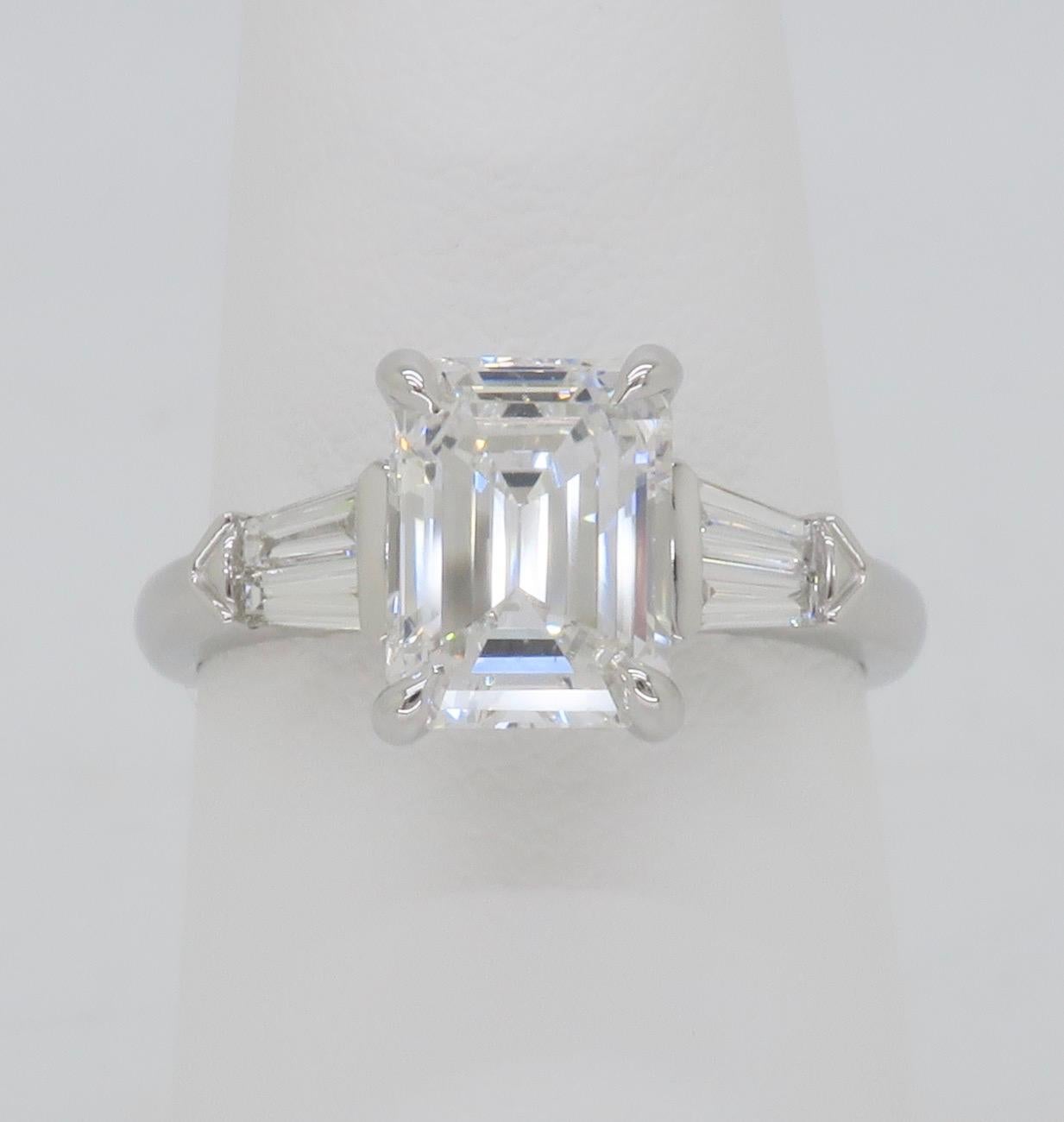 Stunning 2.19CTW Certified Emerald & Baguette cut diamond ring. 

Center Diamond Carat Weight: 1.91CT
Center Diamond Cut: Emerald Cut 
Center Diamond Color: E
Center Diamond Clarity: SI1
GIA Report Number: 5231104344
Total Diamond Carat Weight: