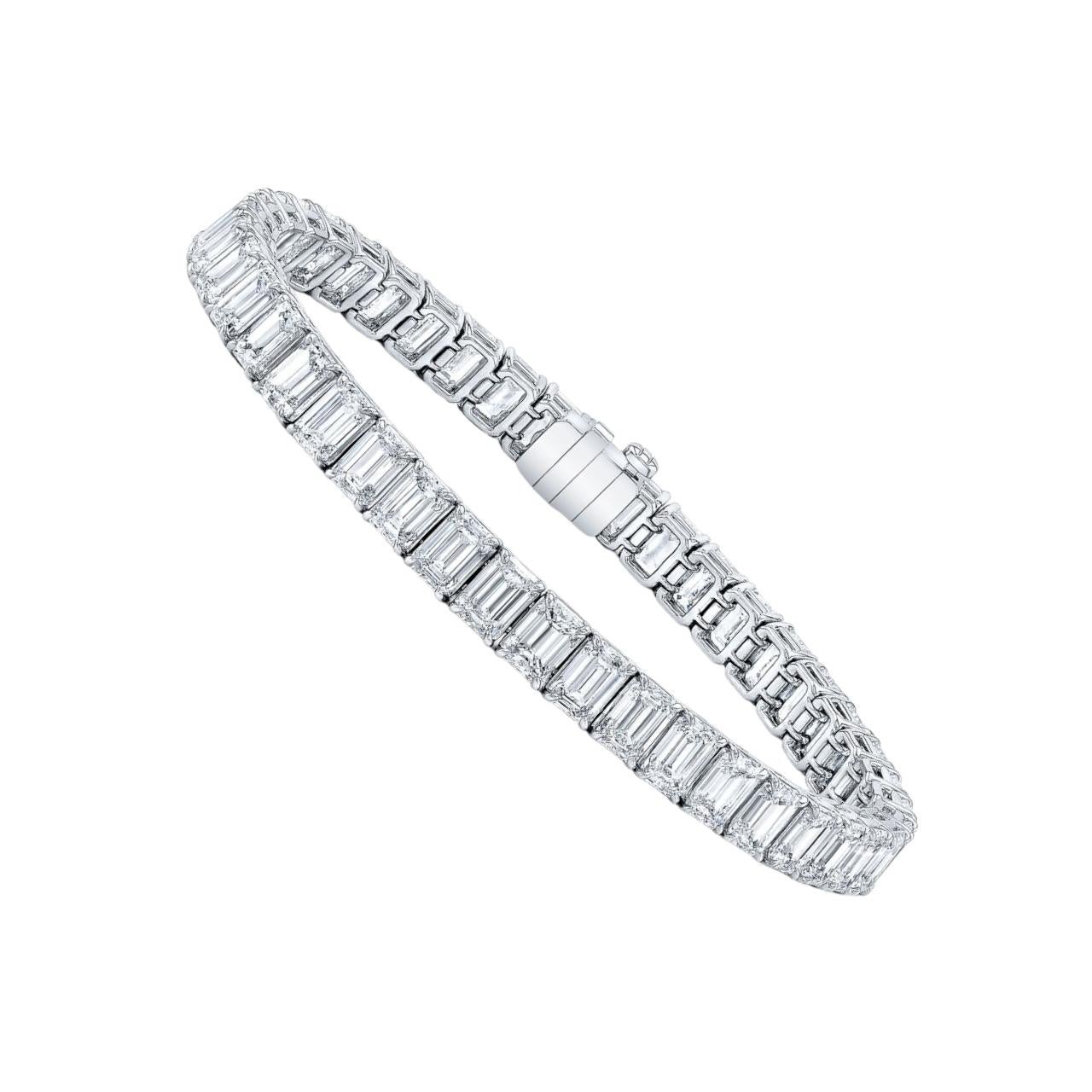 GIA Certified 22.55 Carat Carat Platinum Tennis Bracelet Emerald Cut Diamonds In New Condition For Sale In Rome, IT
