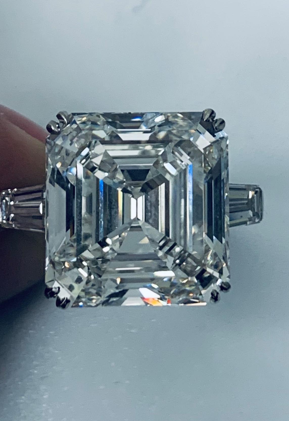 Emerald Cut Diamond weighing 22 Carats certified by GIA as H color and VS clarity
Flanked by tapered baguettes. 
Set in platinum. 
