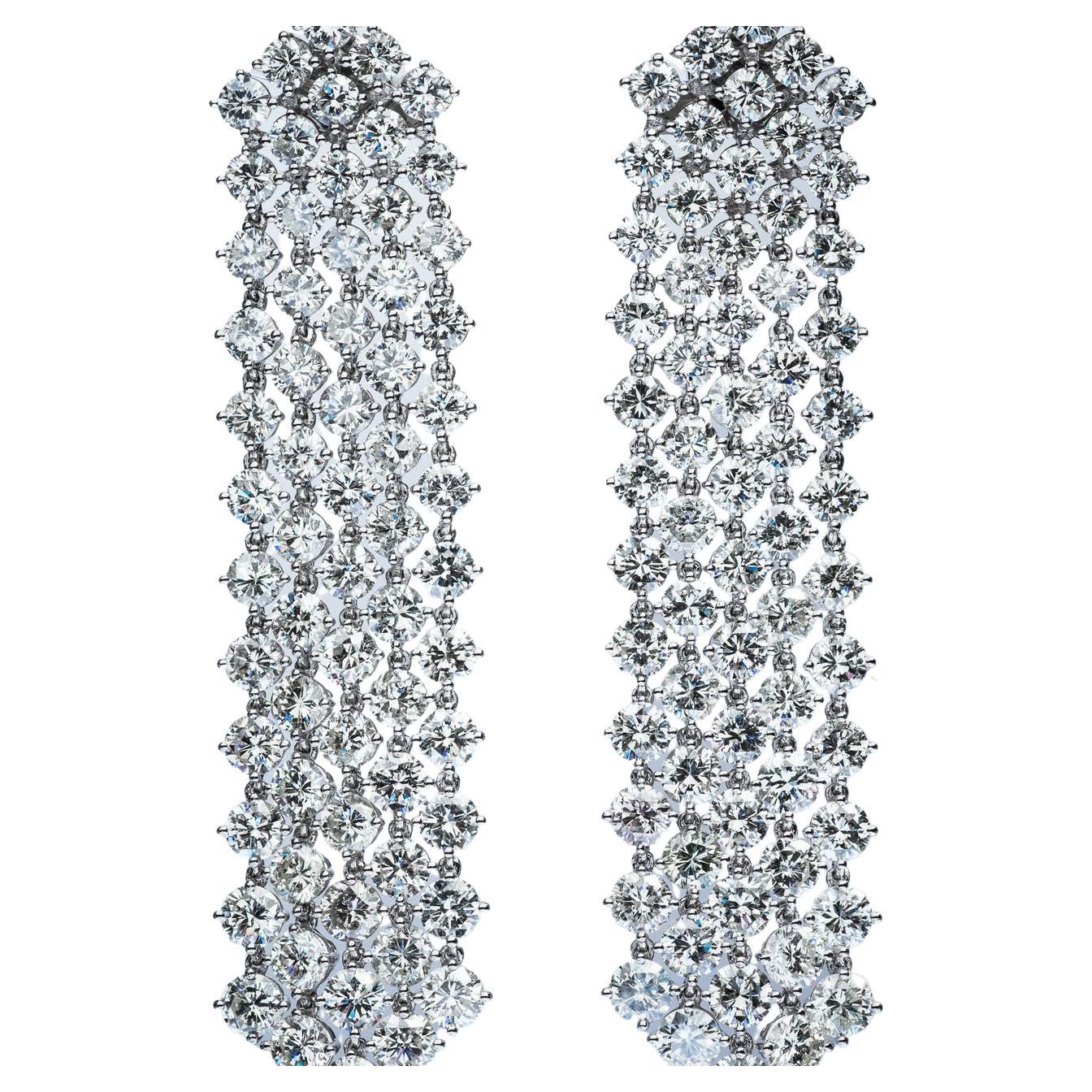 A stunning gorgeous and fashionable  GIA diamond earrings, suitable for all occasions. Metal: 18K White Gold Gemstone: Natural diamond: Carat: 22.87ct Color: G-H Clarity: SI-VS1
21 grams of 18 carats white gold