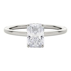 GIA Certified 2.2 Carati Radiant Halo Hidden Slim Band Platinum Diamond Ring