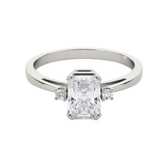 Trois pierres certifiées GIA de 2.2 carat rayonnantes  Bague en diamant