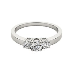 Anillo de diamantes brillantes redondos de tres piedras con certificado GIA de 2.2 quilates Anillo de diamantes brillantes redondos de tres piedras con certificado GIA de 2.2 quilates