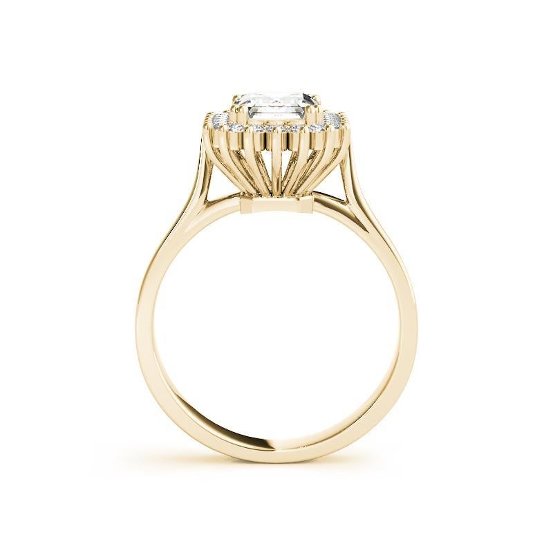 GIA Certified 2.2 Carat Vintage Emerald Halo Cluster Diamond Ring Neuf - En vente à New York, NY