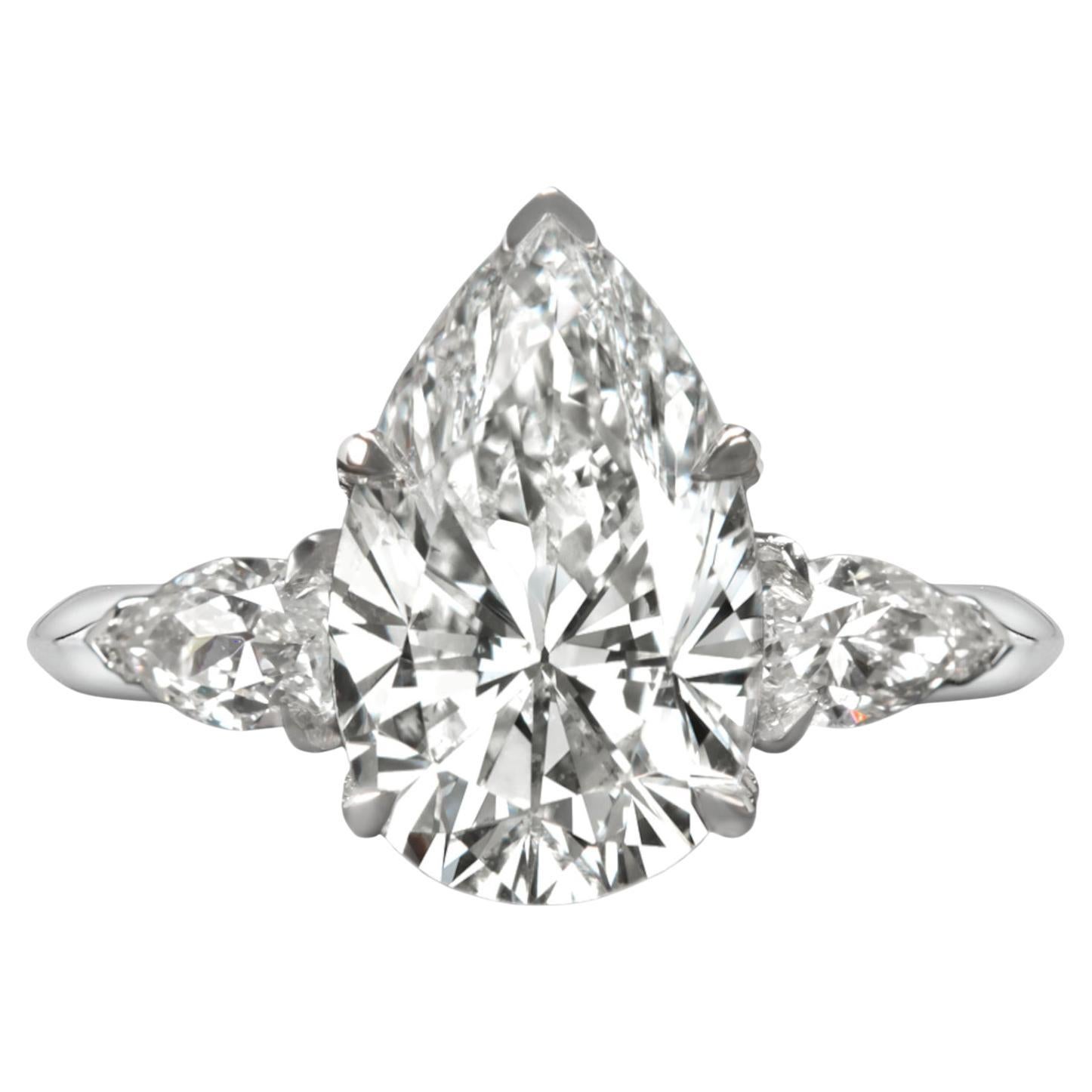 Anillo de diamantes talla pera certificado GIA de 2 quilates