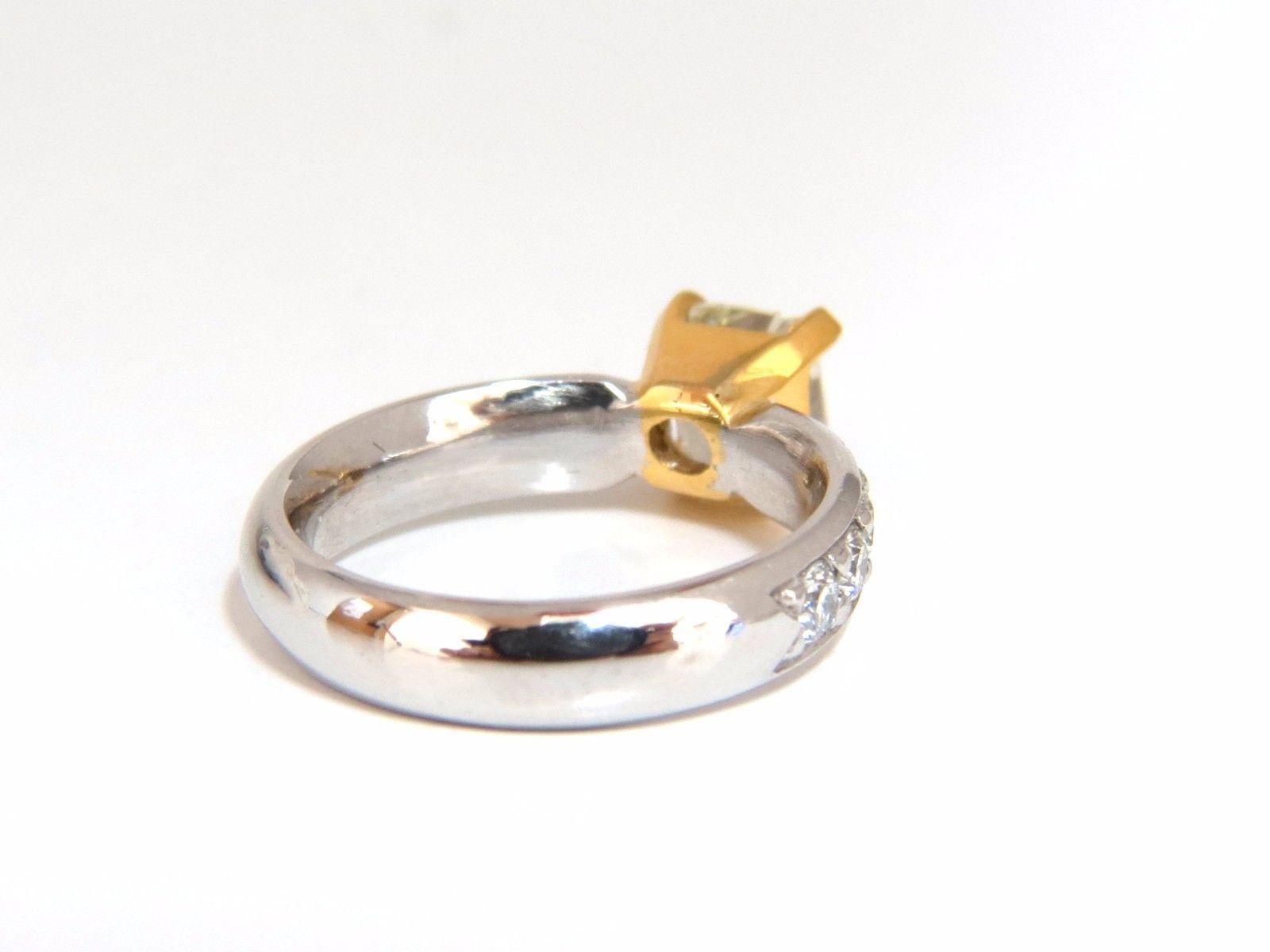 Bague en platine jaune VVS-2 avec diamants taille coussin de 2,20 carats certifiés GIA Unisexe en vente