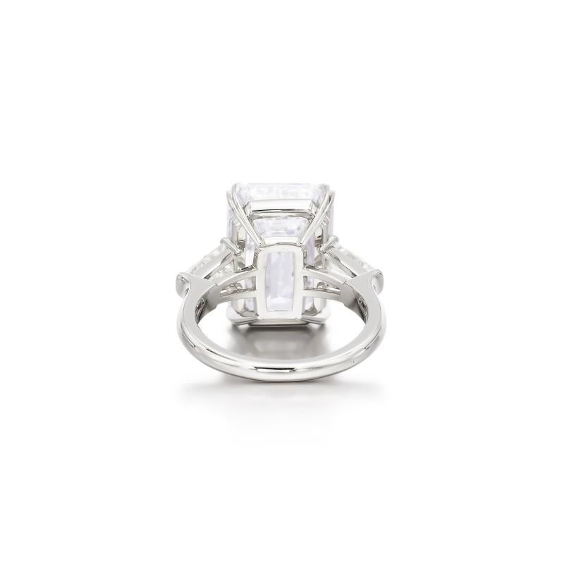 2 carat emerald cut diamond ring with baguettes