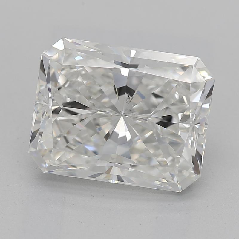 Realizzato a mano a New York, uno splendido anello con diamante caratterizzato da un brillante centro, dove un radioso diamante G SI1 2,20 si trova elegantemente in un'incastonatura a quattro punte intrecciate che richiama gli elementi di design di